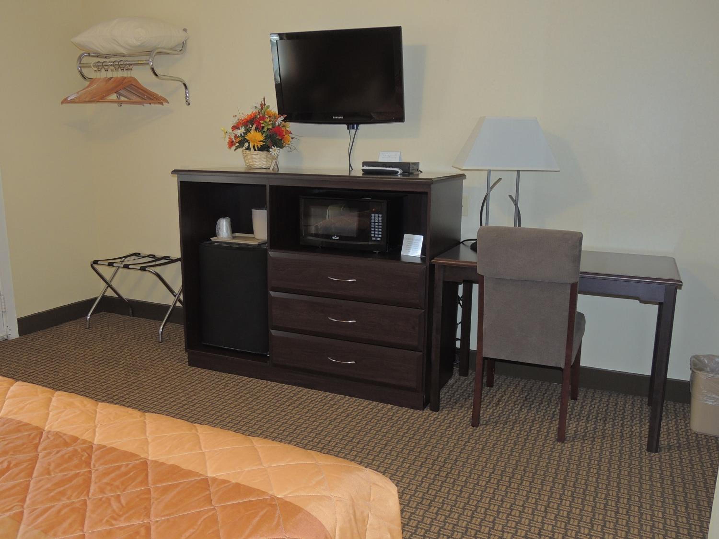 Standard Room with Two Double Beds - Photo 6