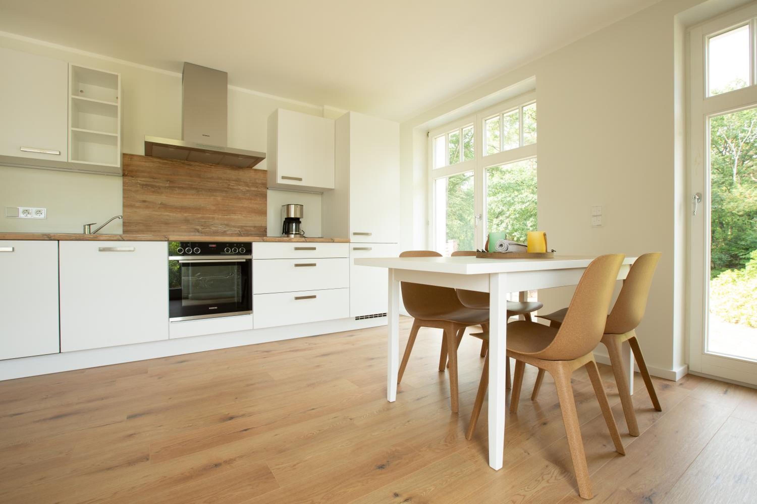 Apartment with Balcony - Photo 4
