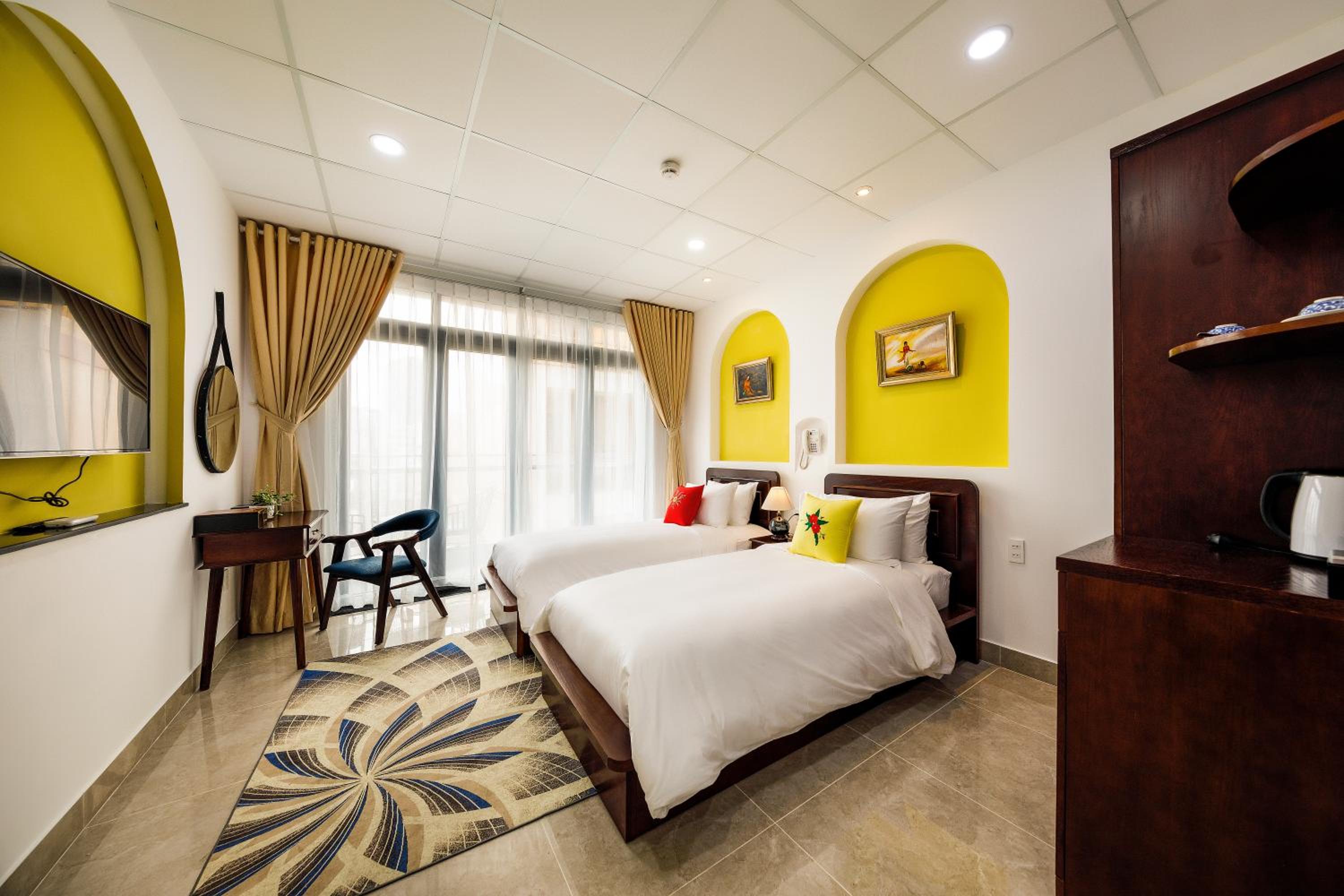 Deluxe Double/Twin Balcony with free laundry