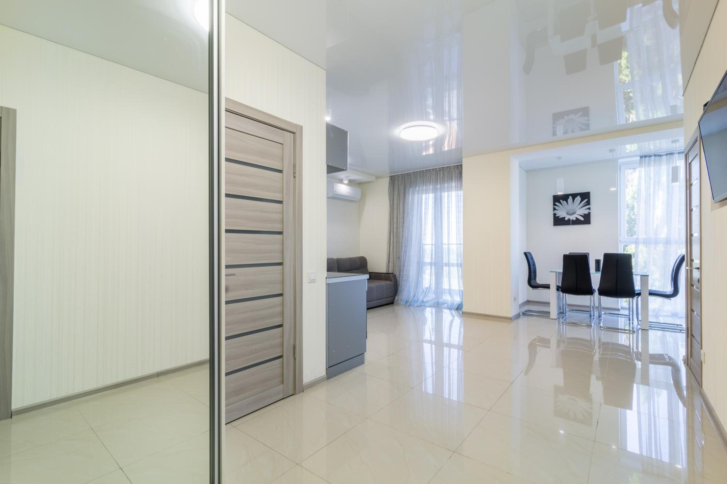 One-Bedroom Apartment photo 3