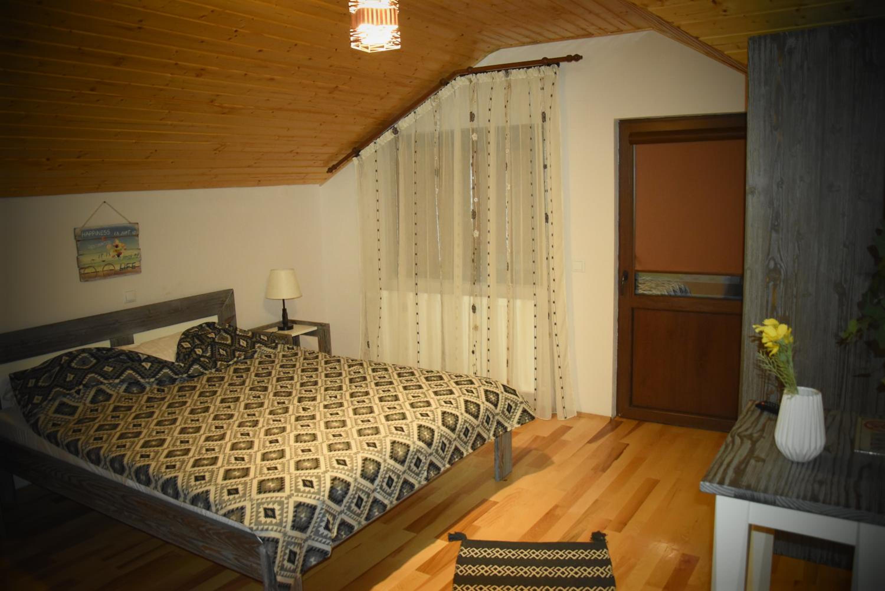 Double Room with Balcony - Photo 3