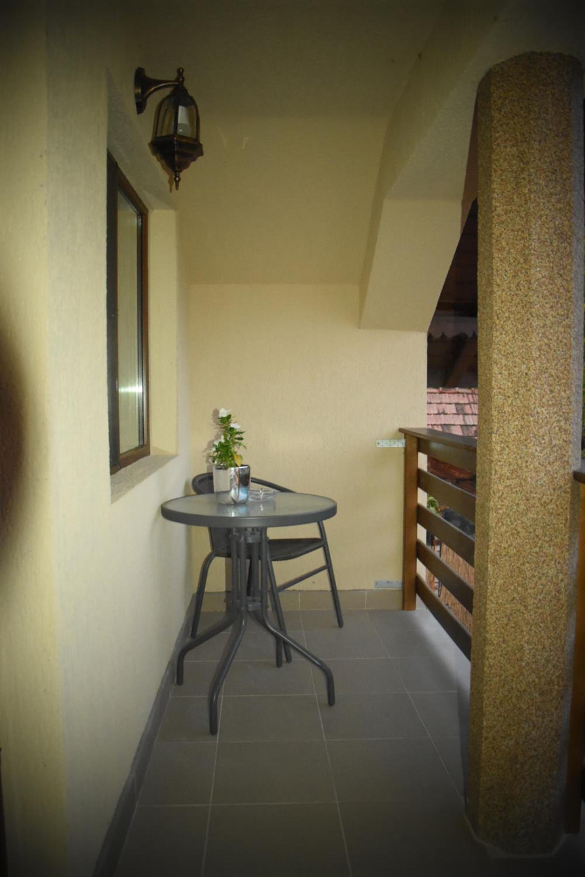 Double Room with Balcony - Photo 5