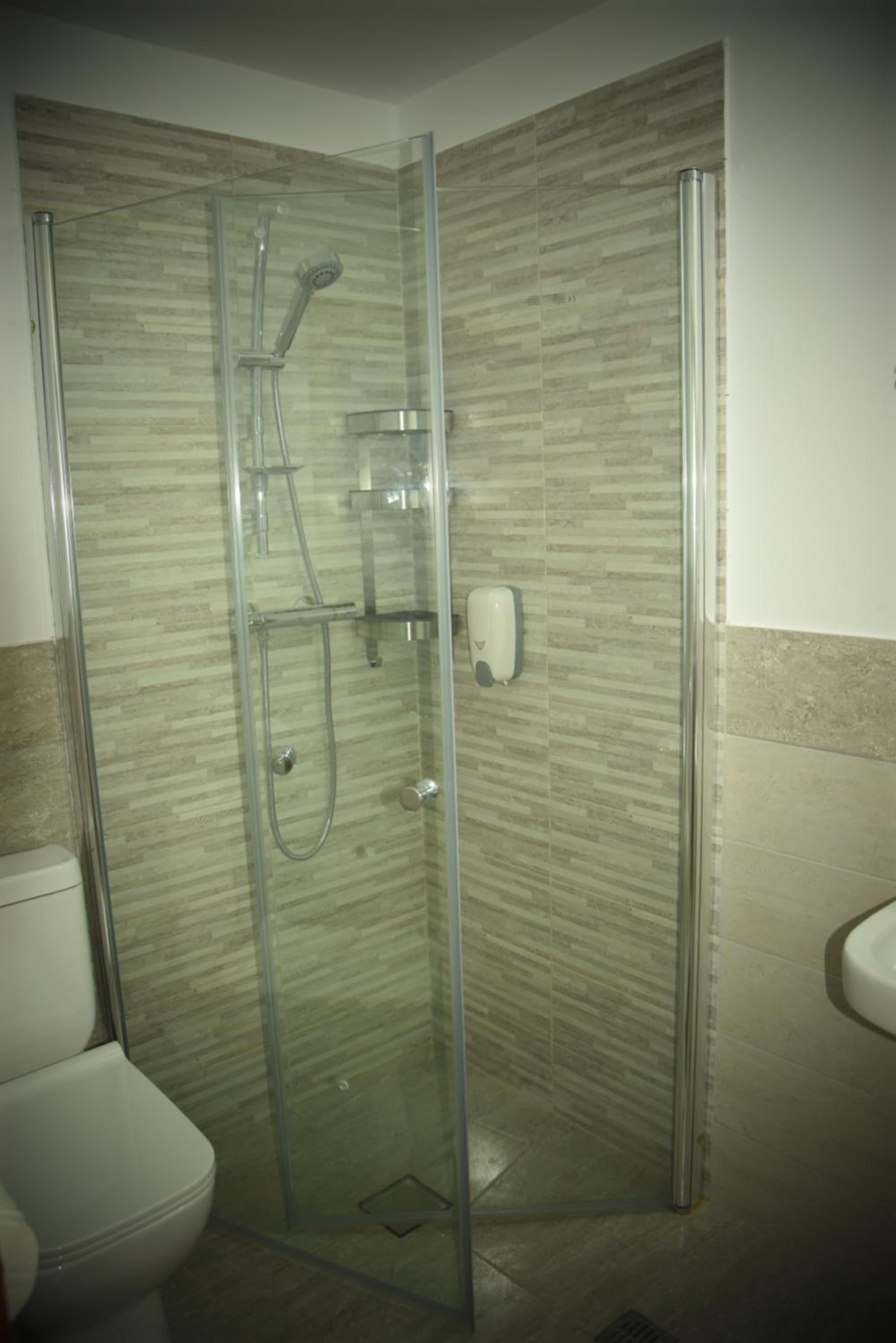 Double Room with Balcony - Photo 8