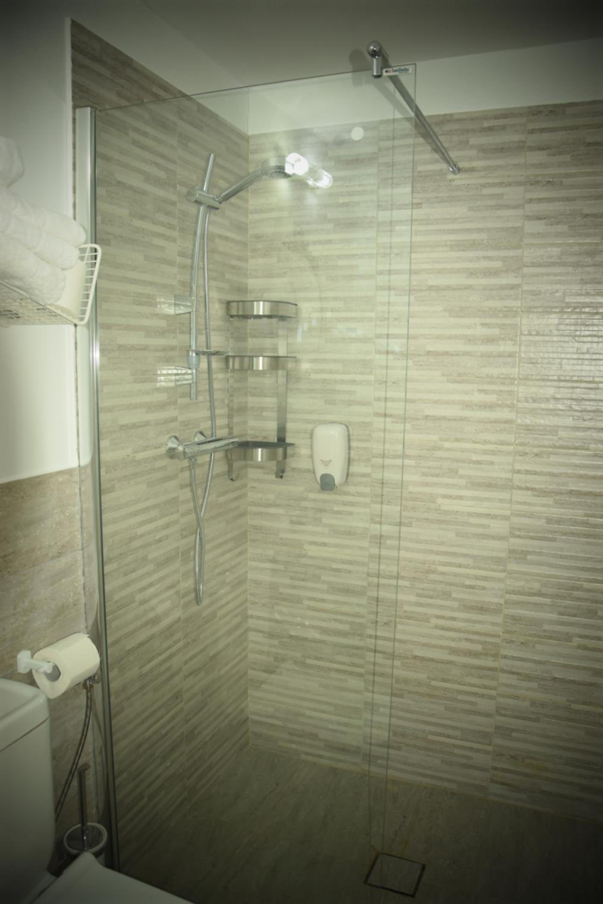 Double Room - Photo 5