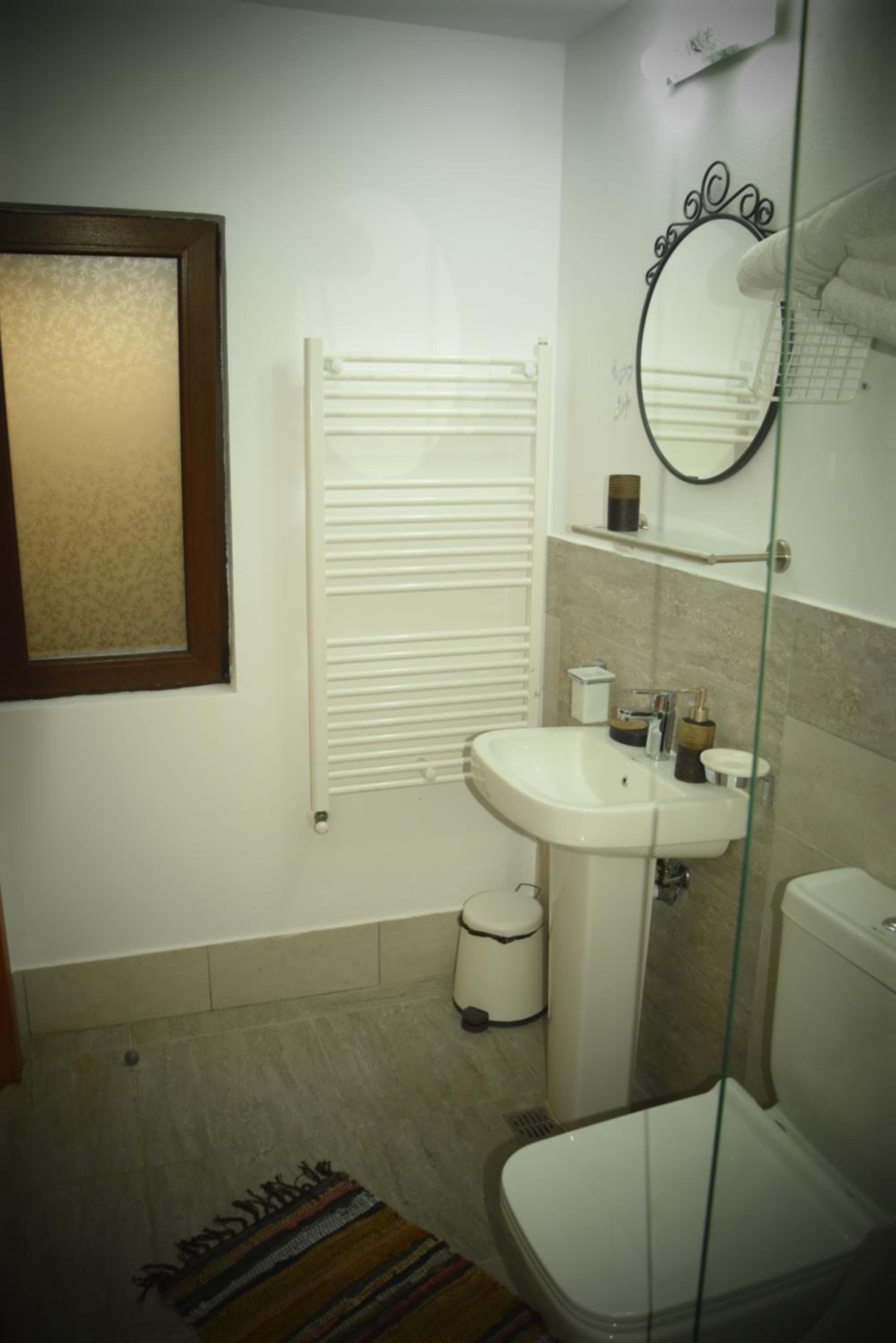 Double Room - Photo 6