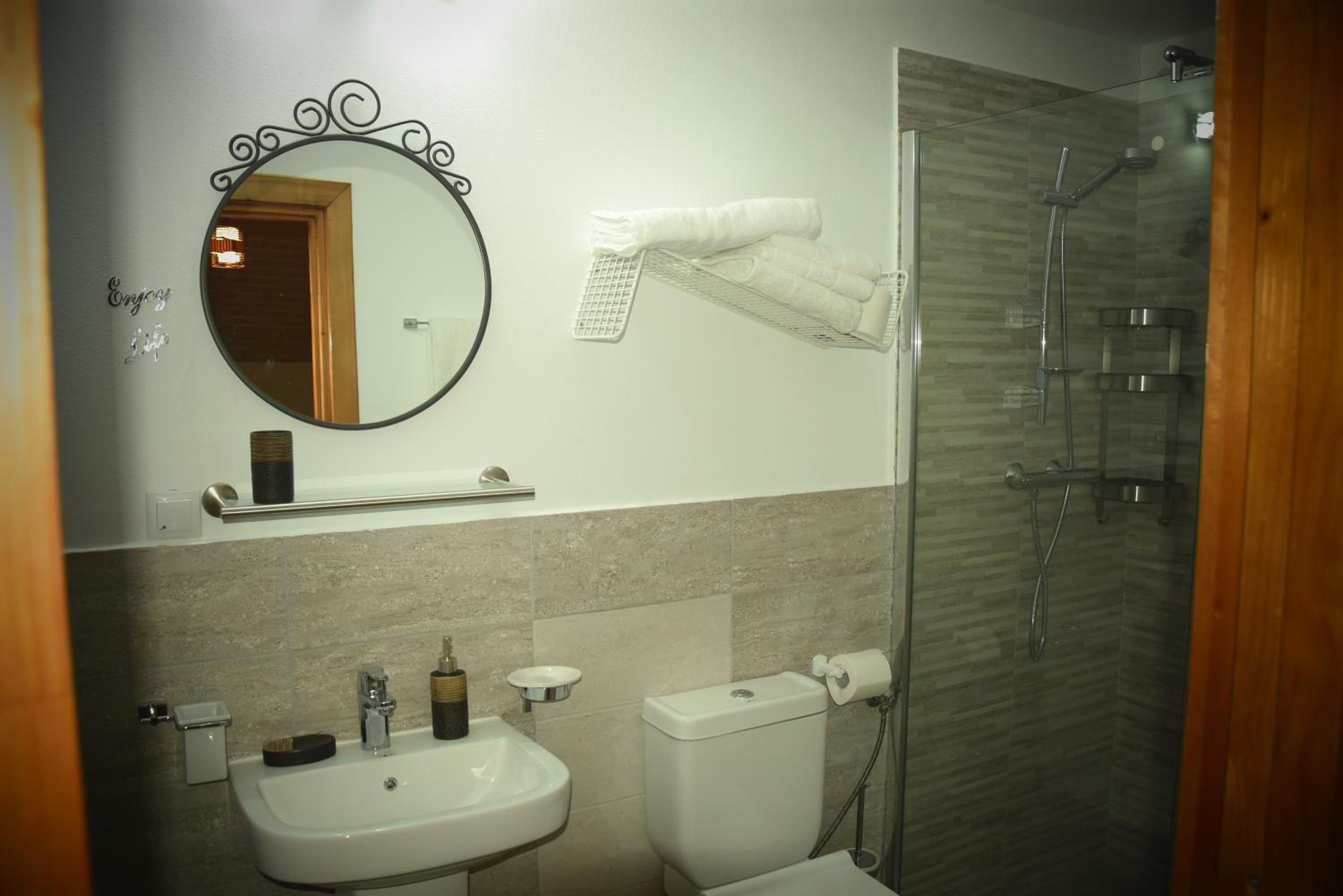 Double Room - Photo 7