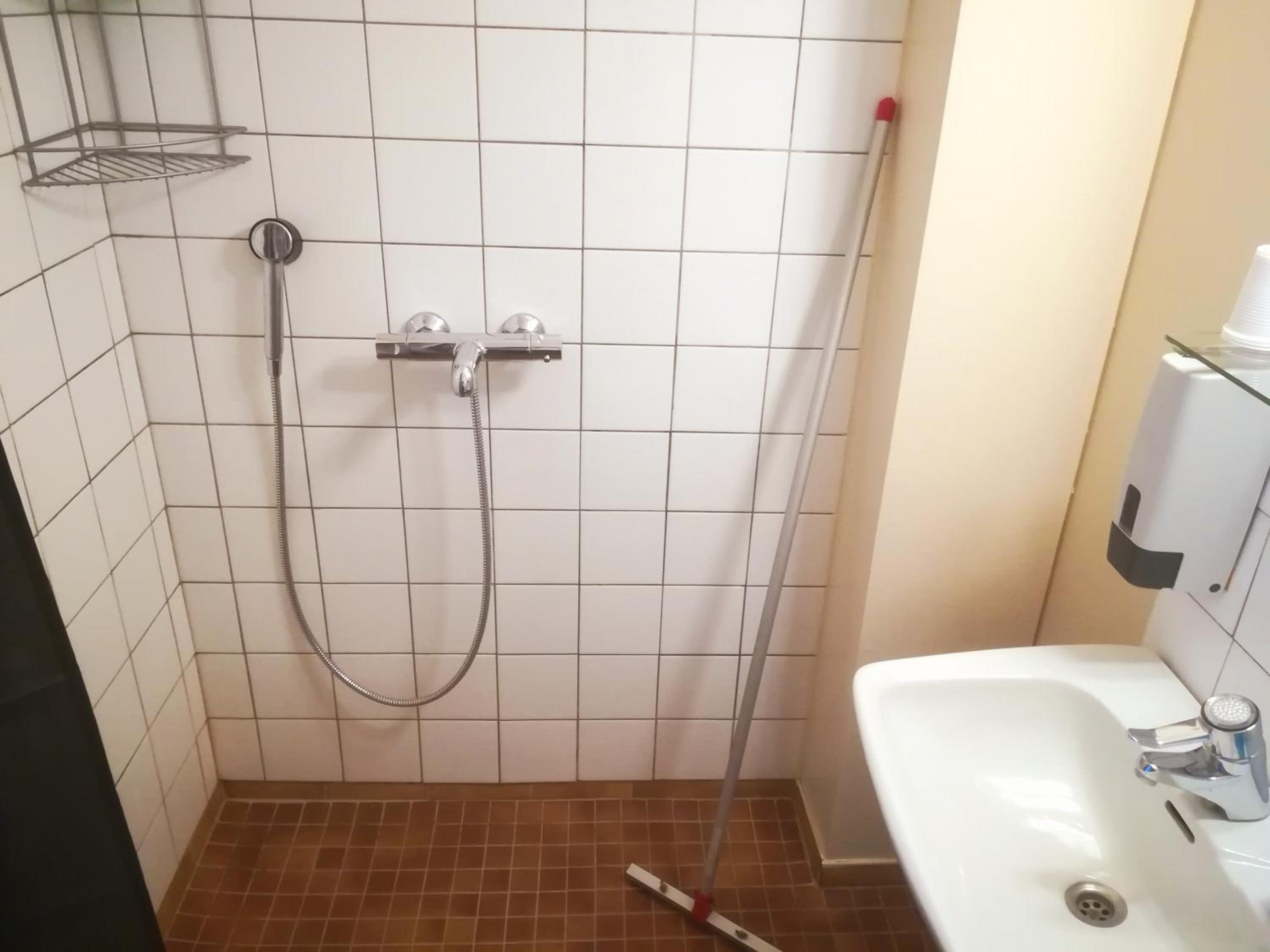 Single Room with Private Bathroom photo 2