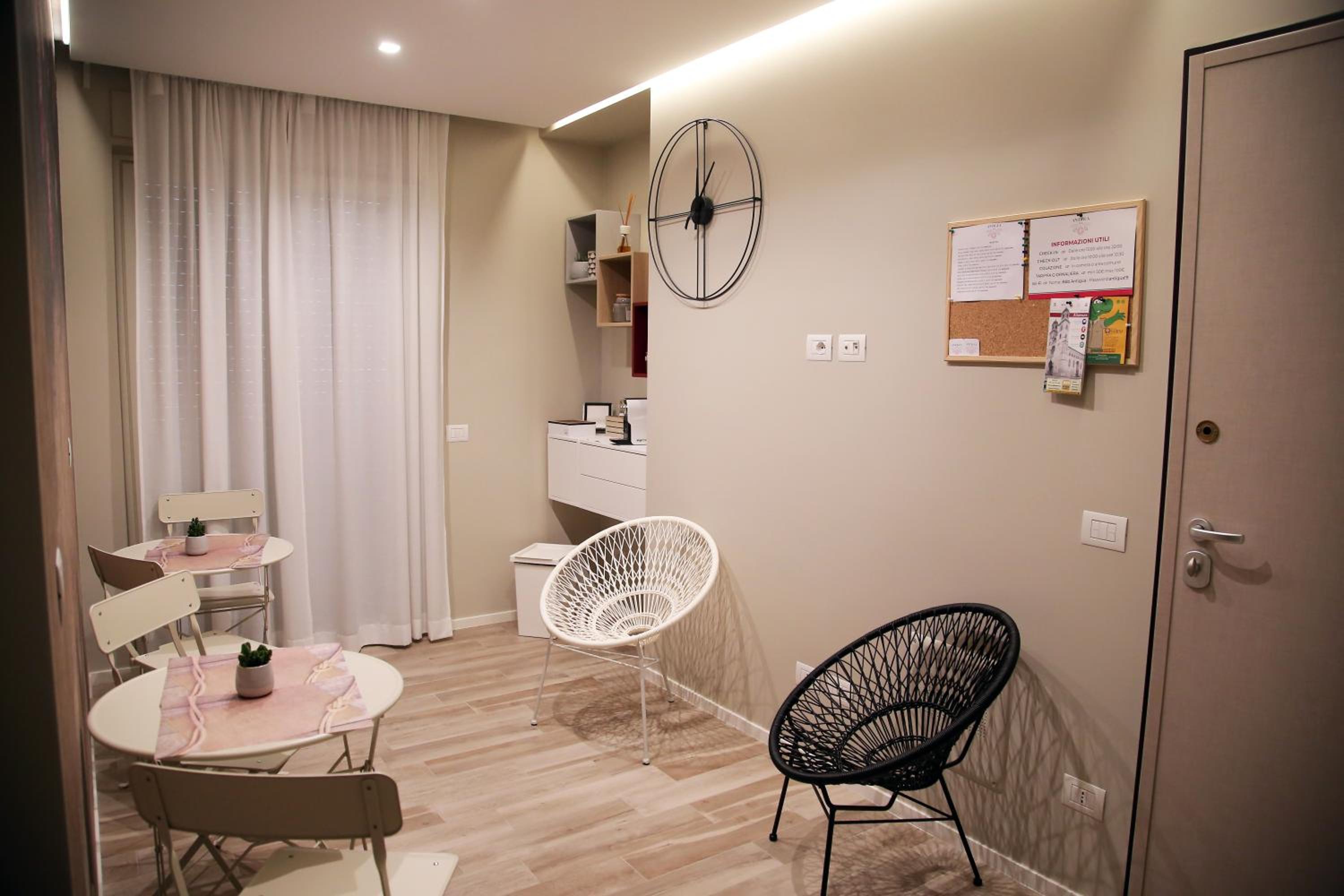 Double Room - Photo 7