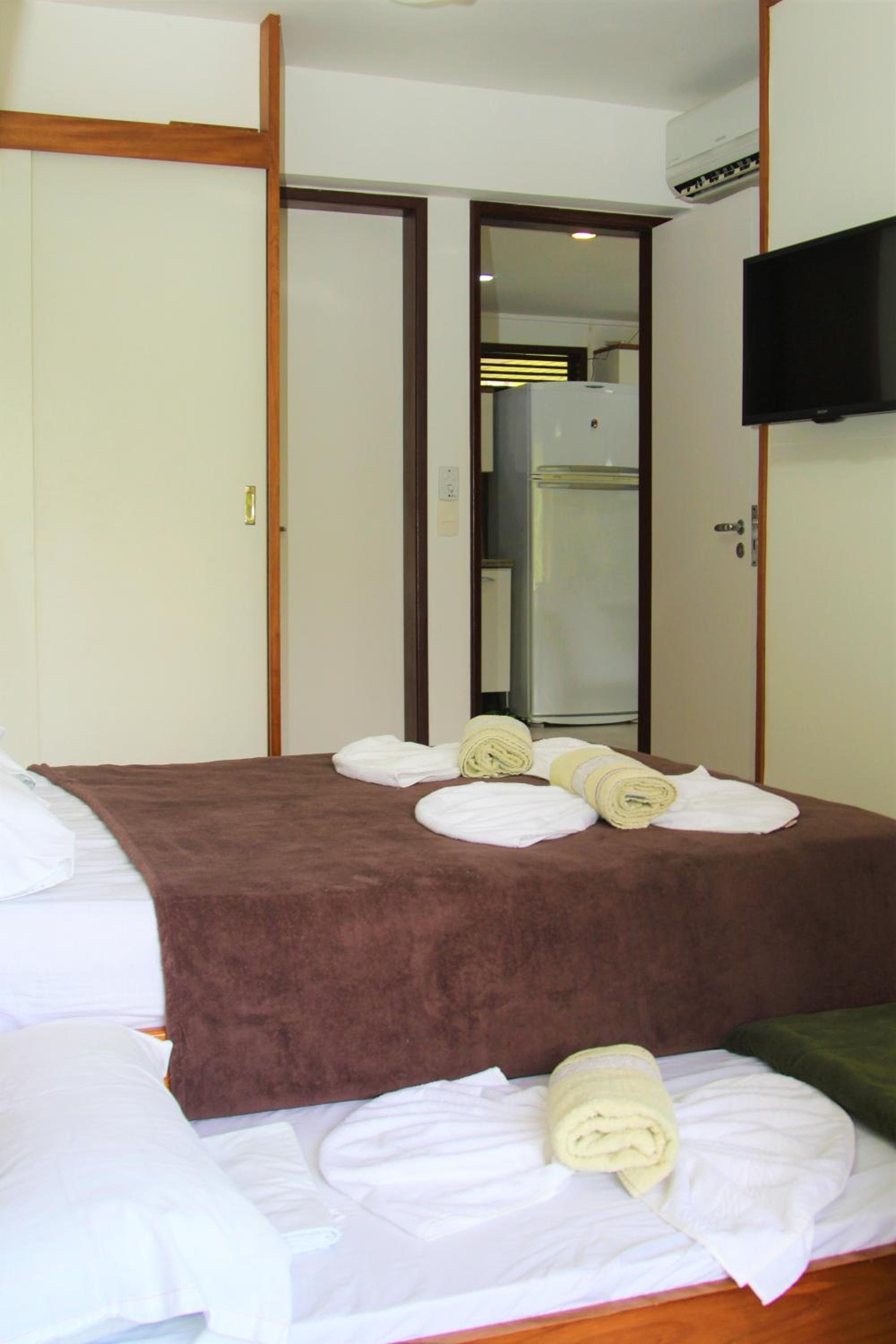 Two-Bedroom Apartment with Pool View - Vila Marlin  - Photo 31