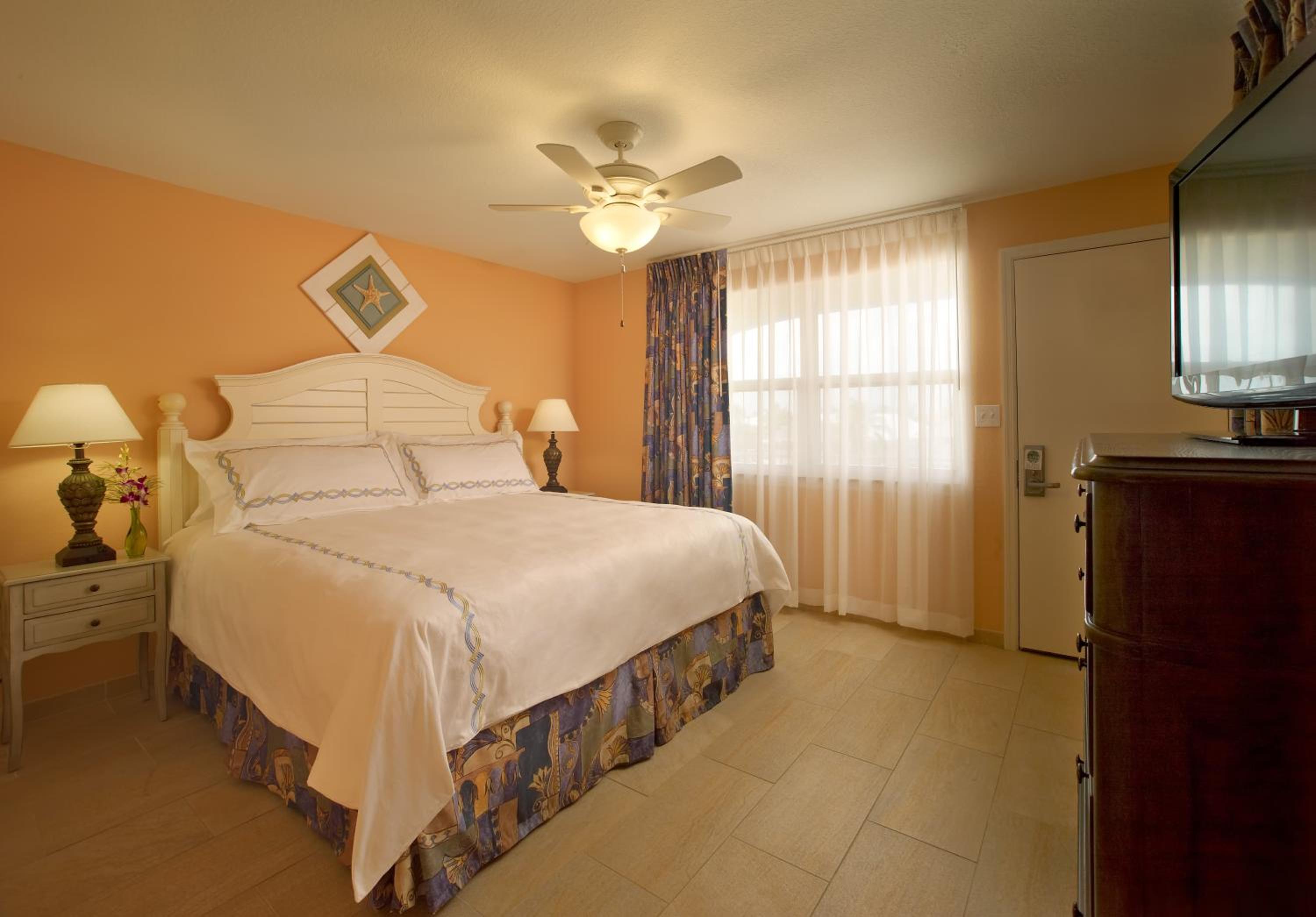 Deluxe King Room Ocean View - Photo 2