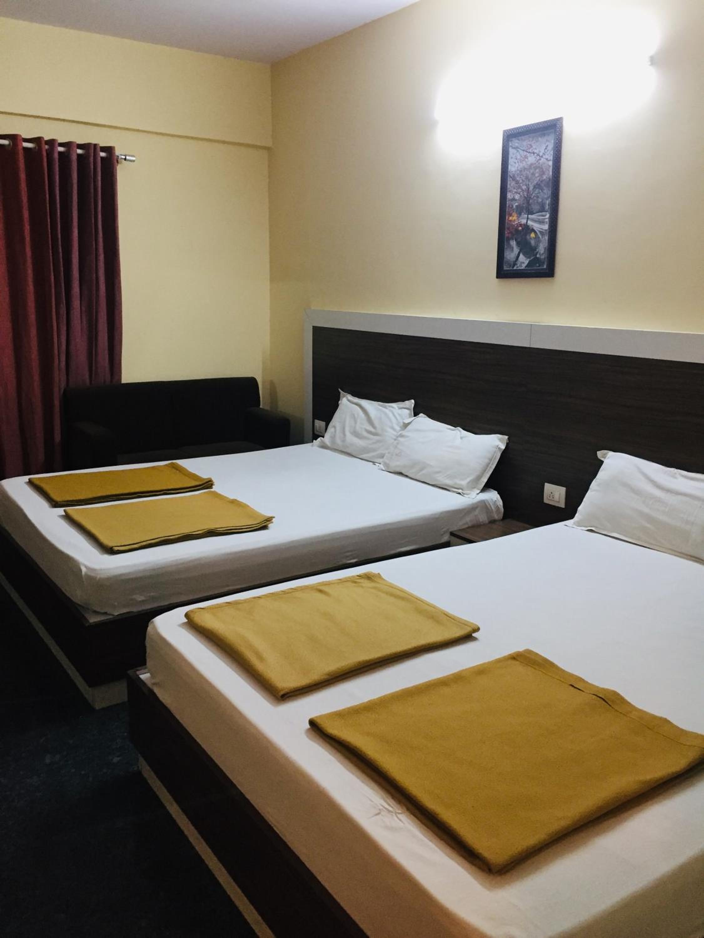 Deluxe Queen Room with Two Queen Beds - Photo 15