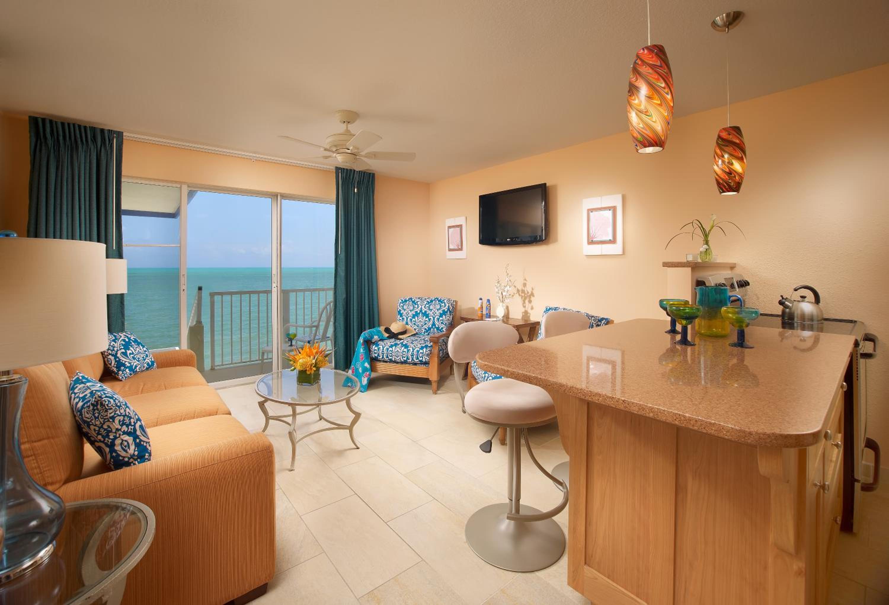 King Suite with Sofa Bed - Ocean Front - Photo 2