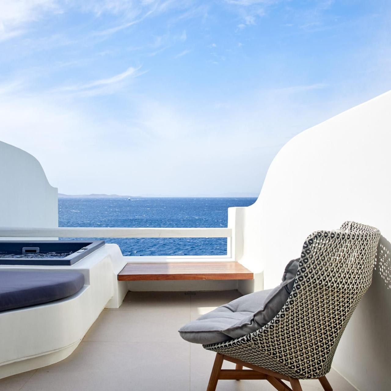 Two-Bedroom Suite With Outdoor Hot Tub (2-5 Adults) photo 2