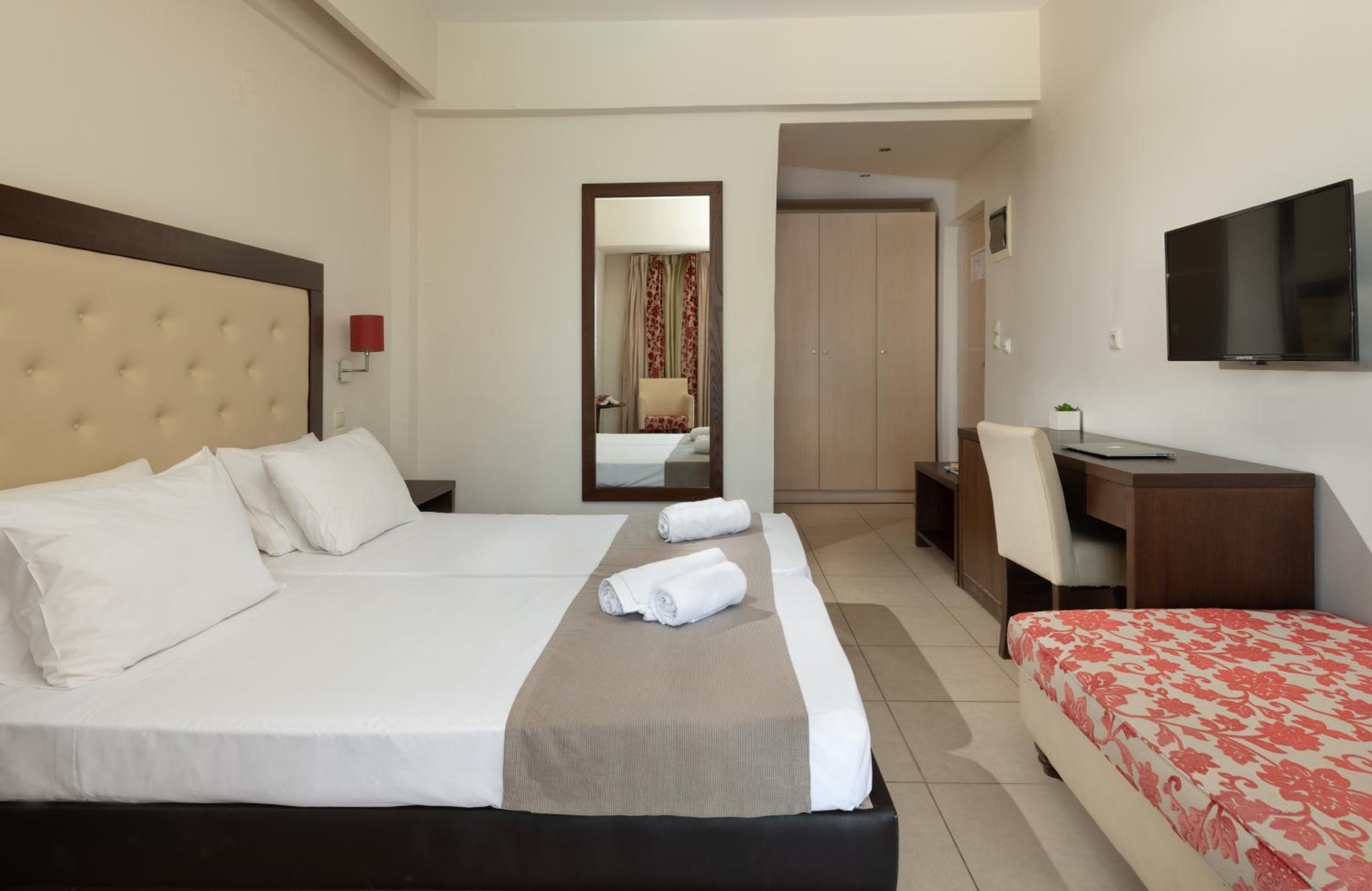 Superior Double Room with Sea View - Photo 2