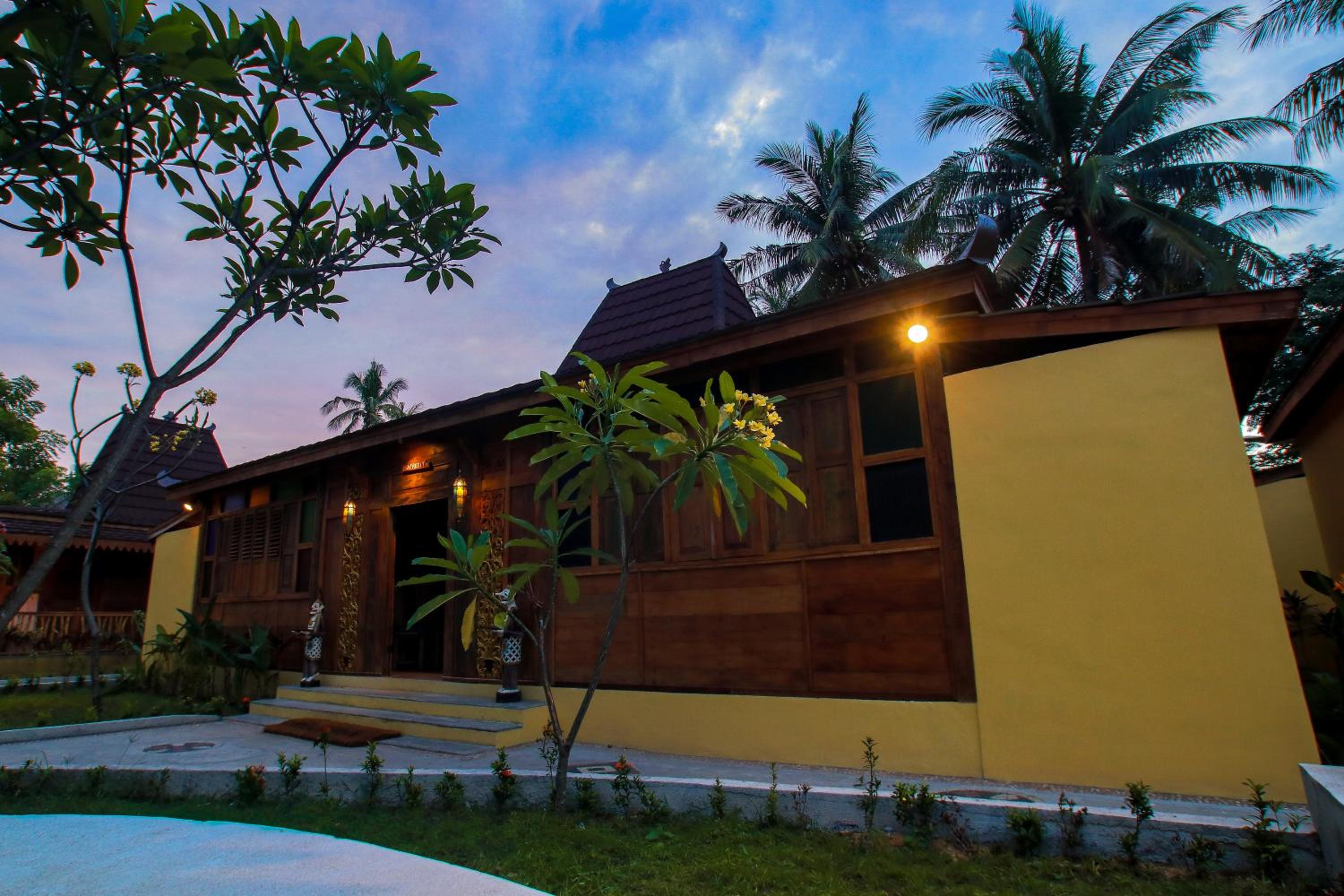 Double Room with Balcony - Photo 3