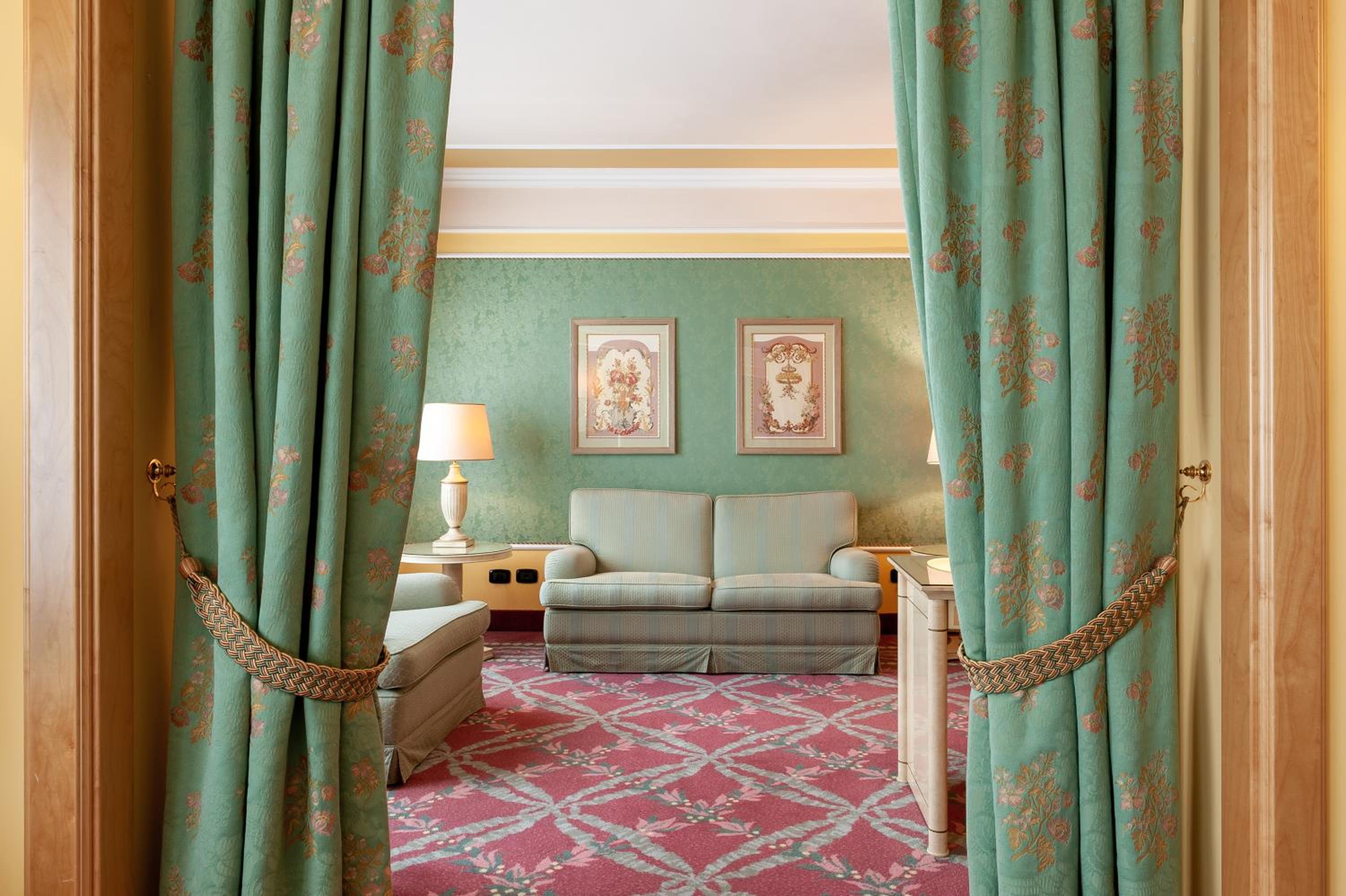 Suite - Photo 3