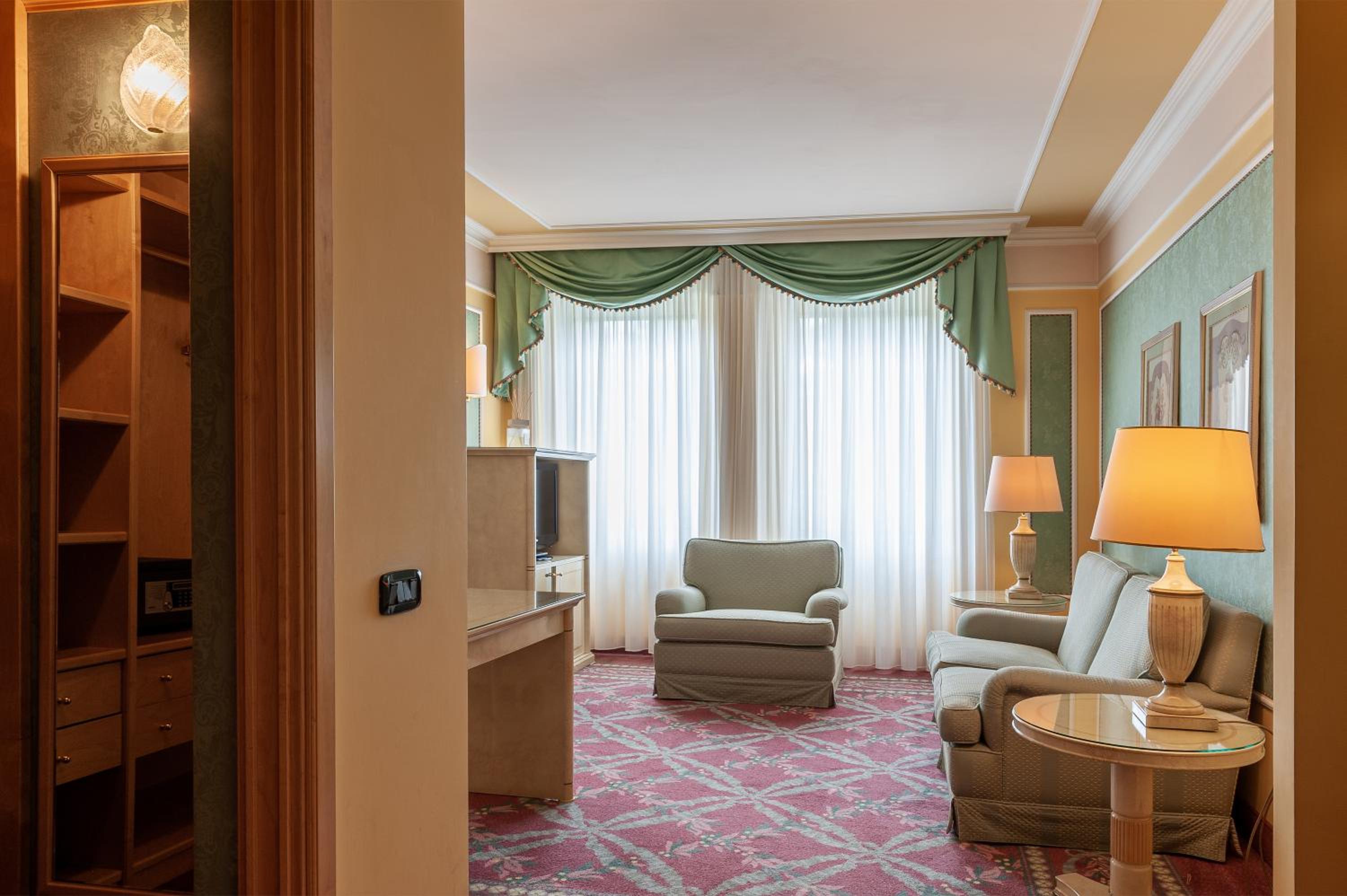 Suite - Photo 5