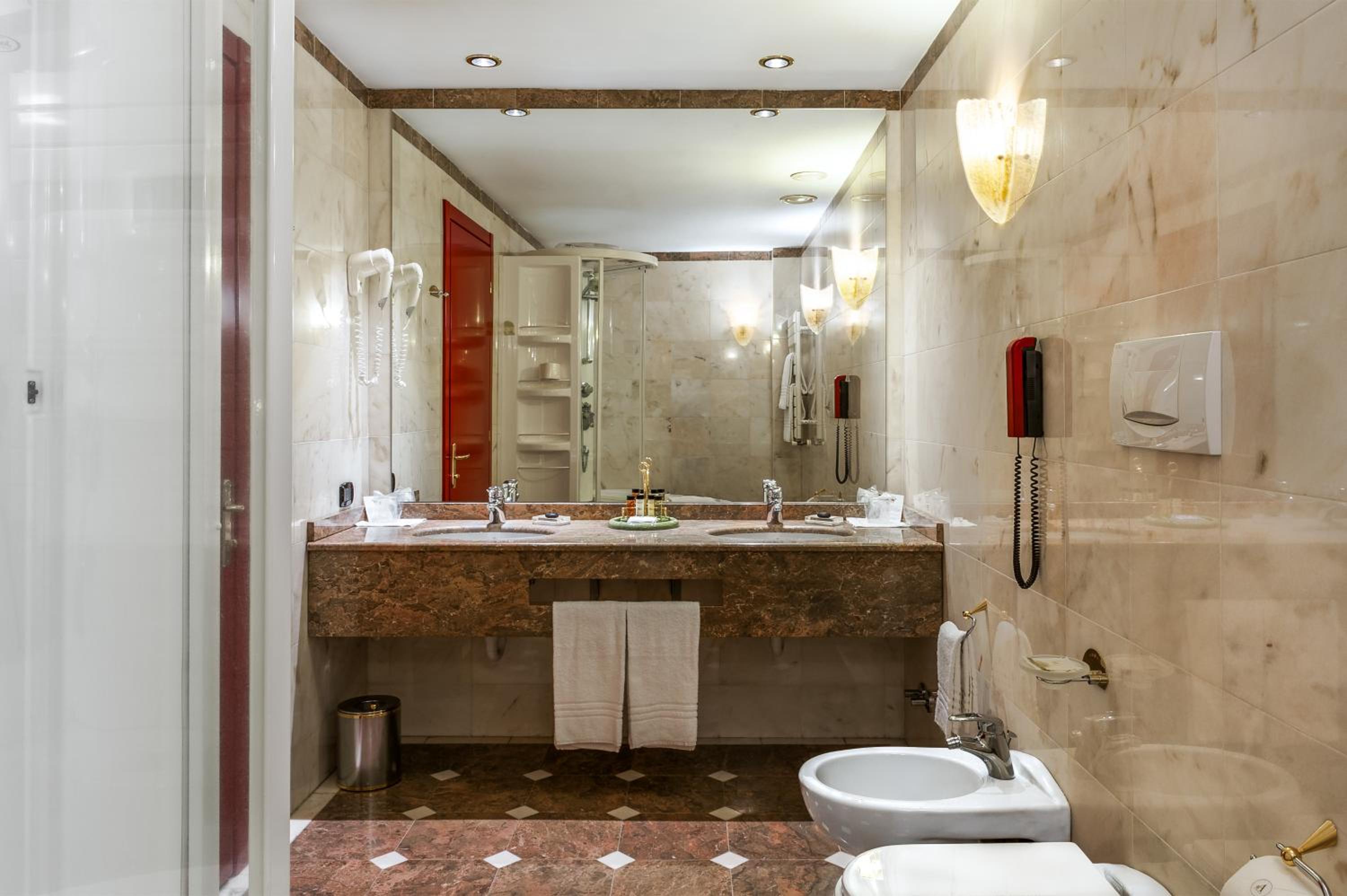 Suite - Photo 6