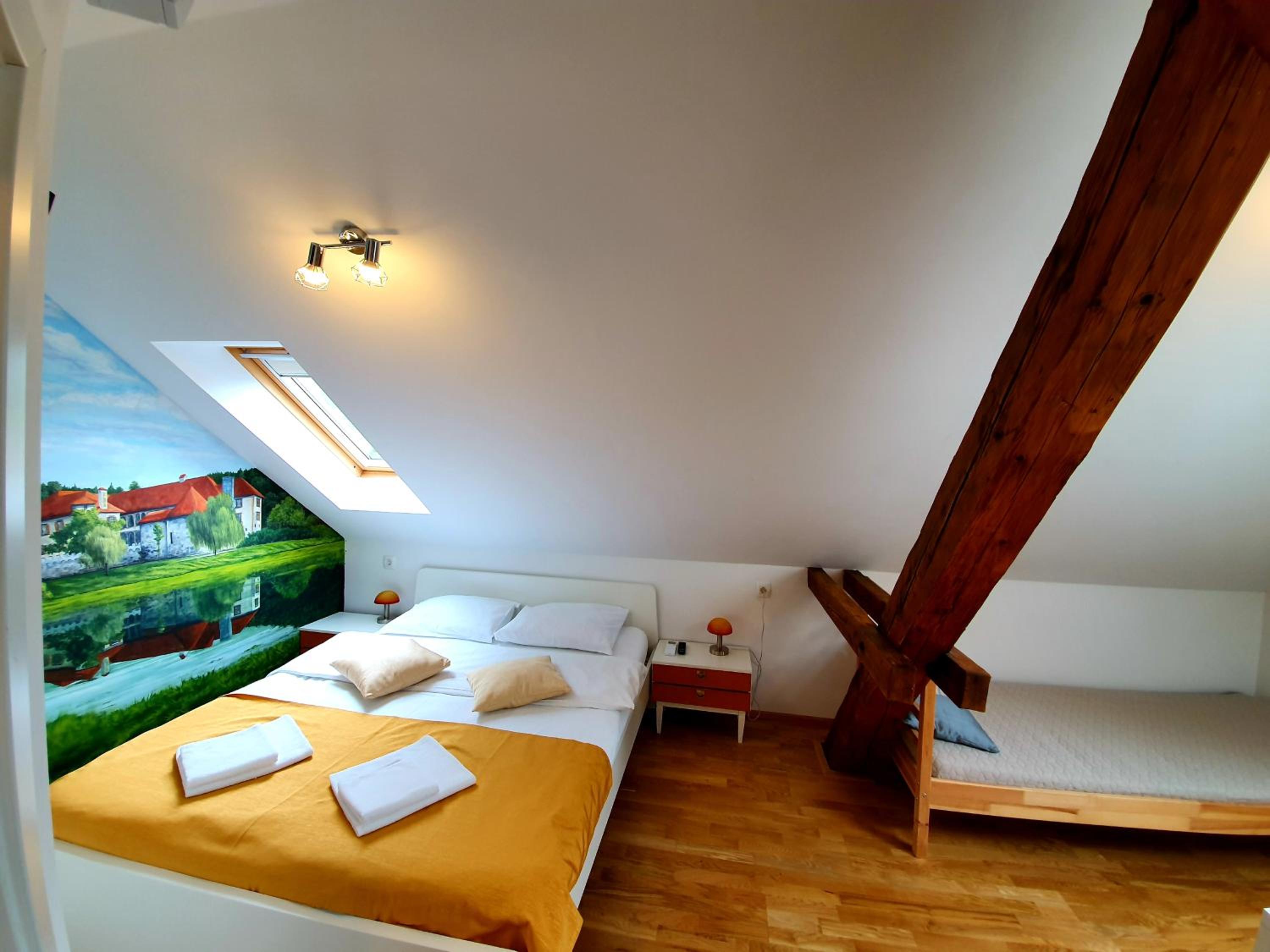 Comfort Attic Apartment