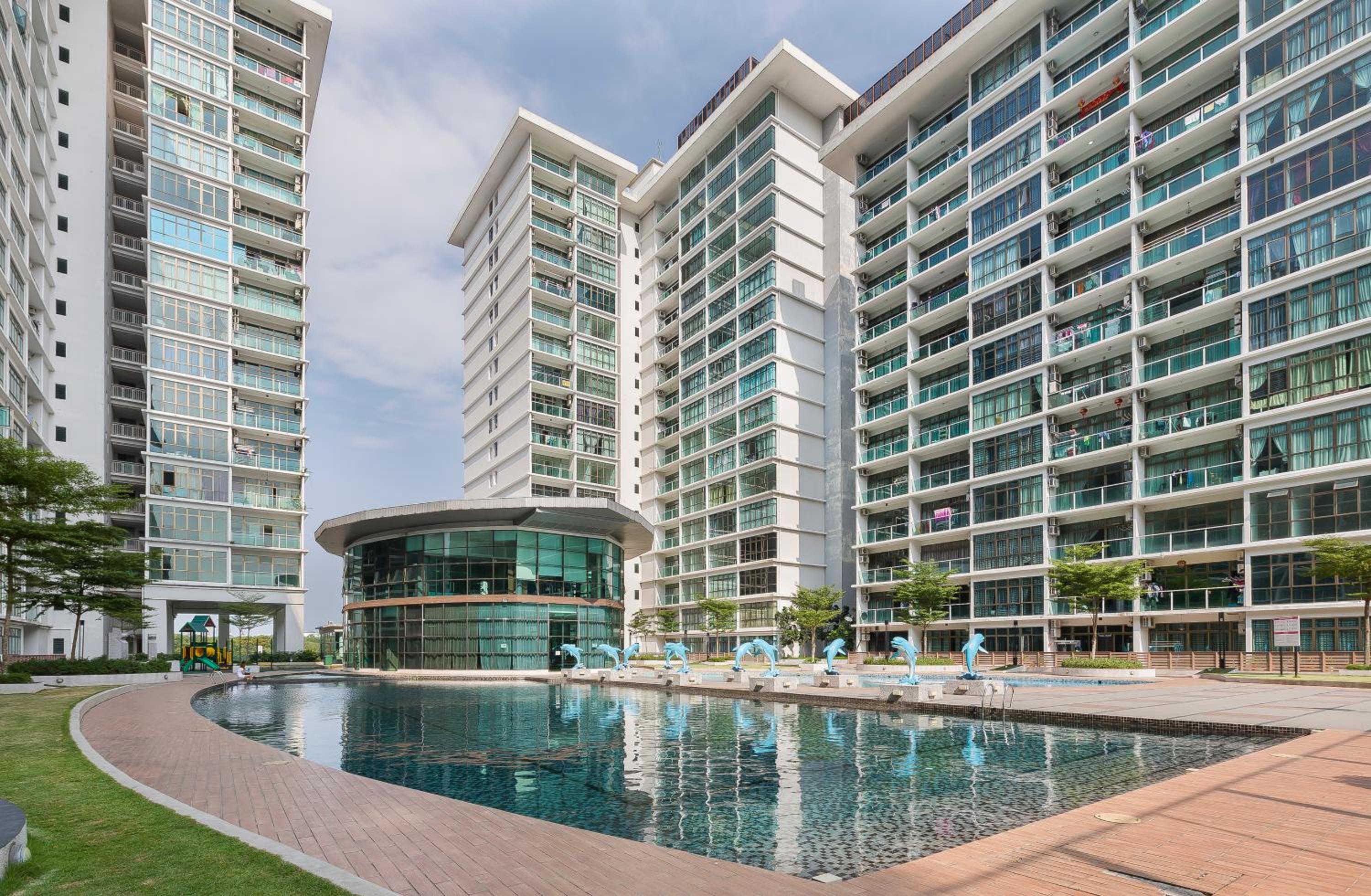 Apartment with Lake View