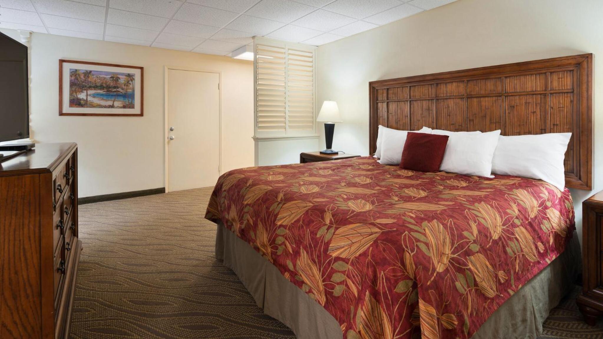 King Suite - Non-Smoking - Photo 3