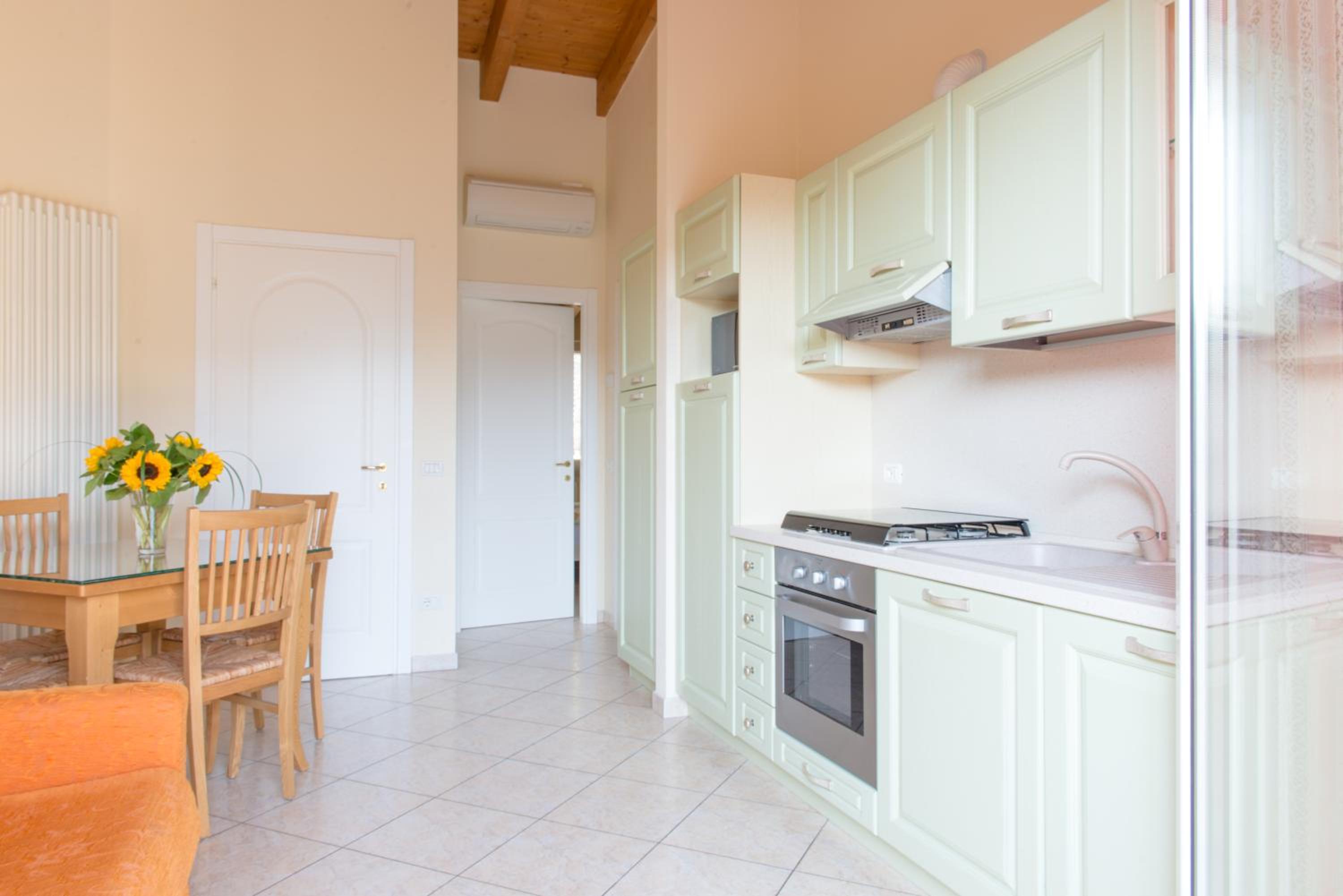 Deluxe One-Bedroom Apartment (4 Adults)