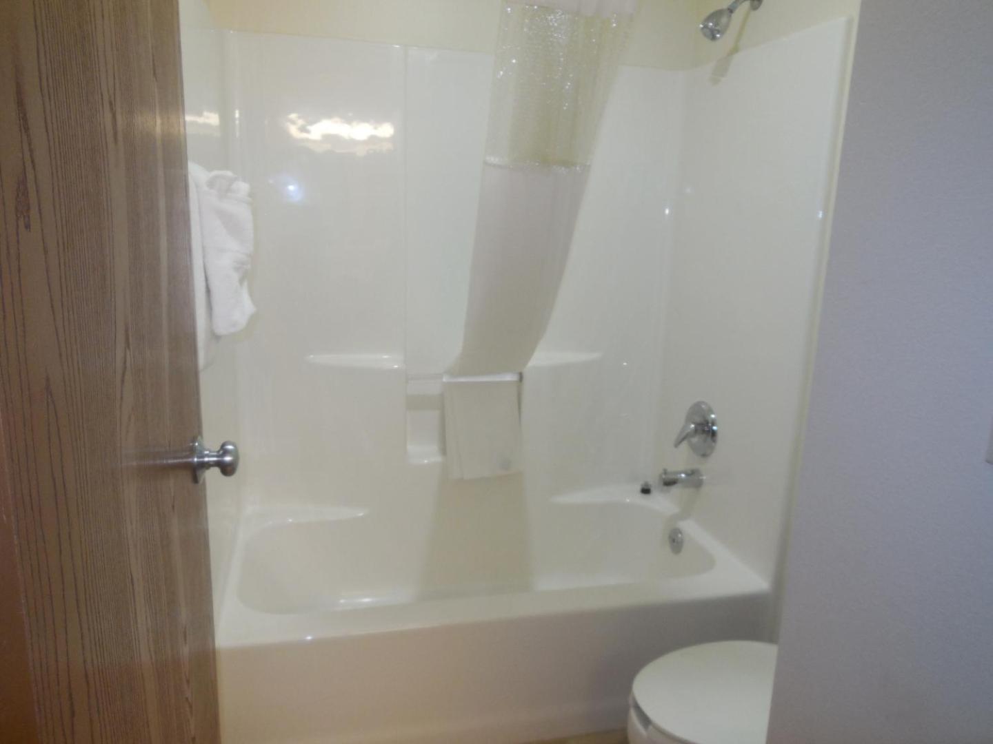 One-Bedroom King Suite - Non-Smoking - Photo 3