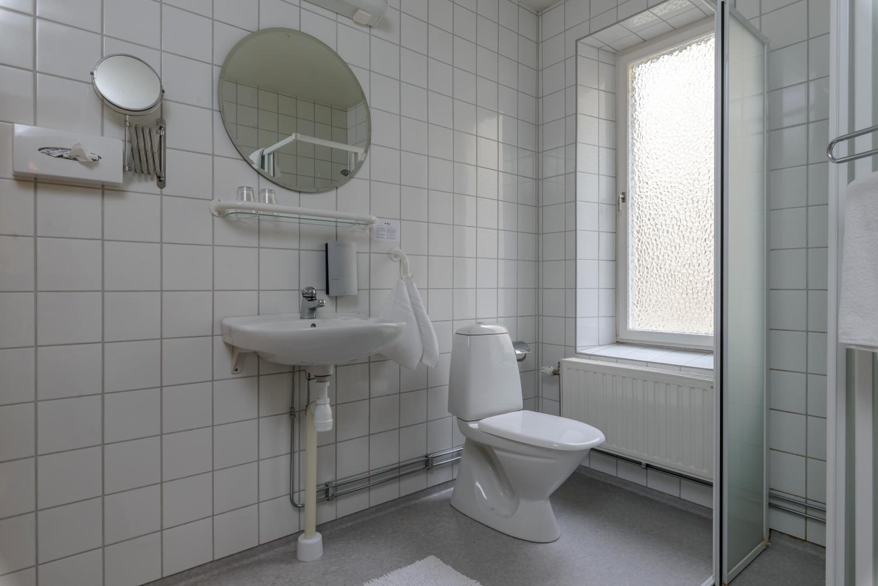 Standard Double or Twin Room photo 3
