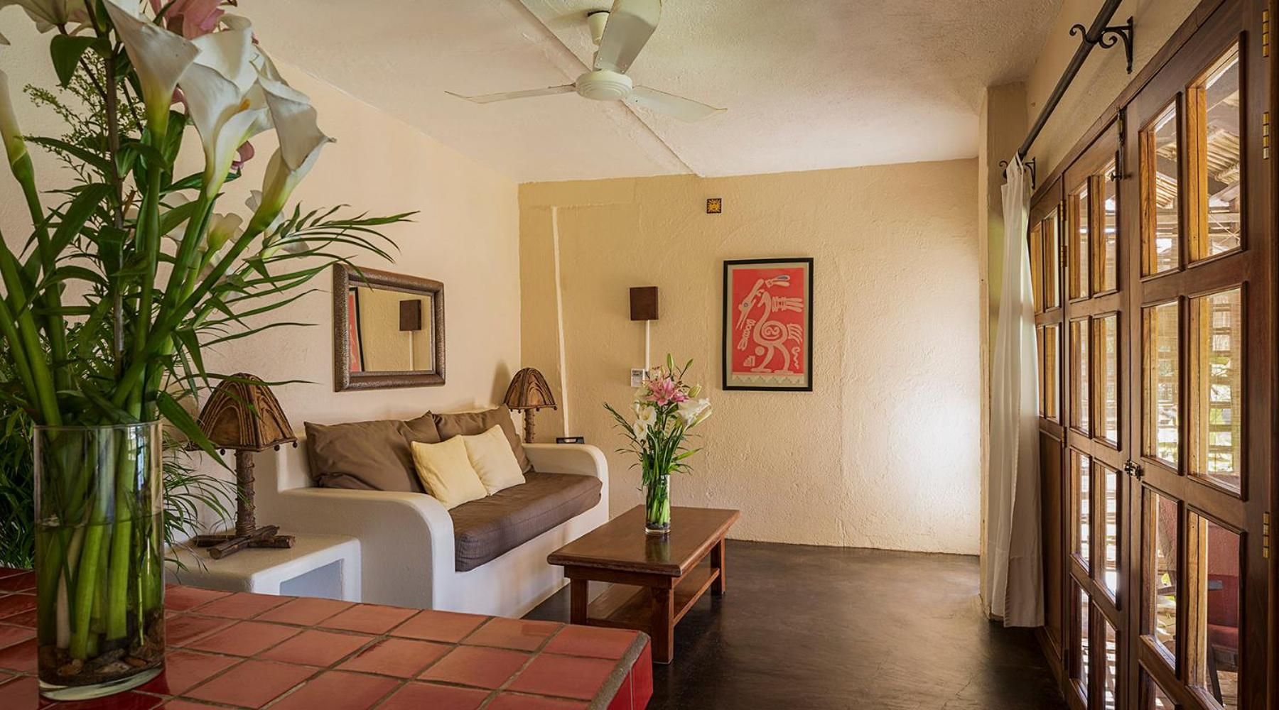 King Suite with Balcony - Photo 4