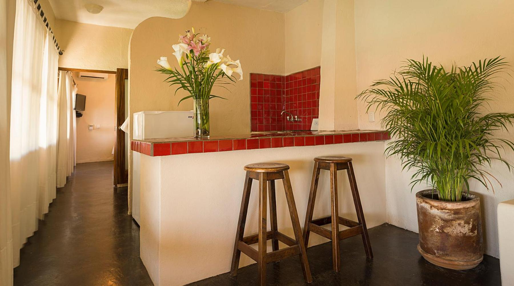King Suite with Balcony - Photo 3
