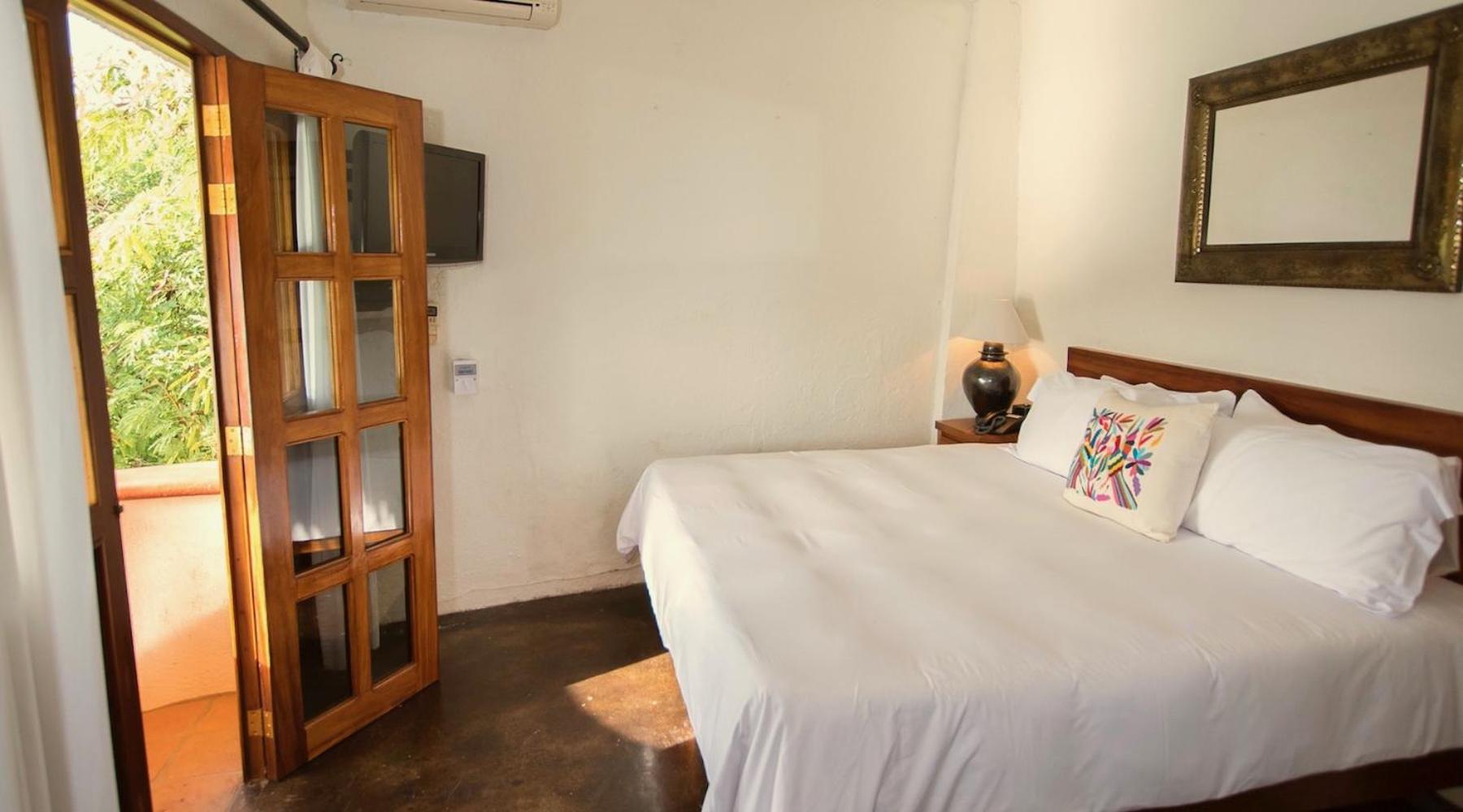 King Suite with Balcony - Photo 1