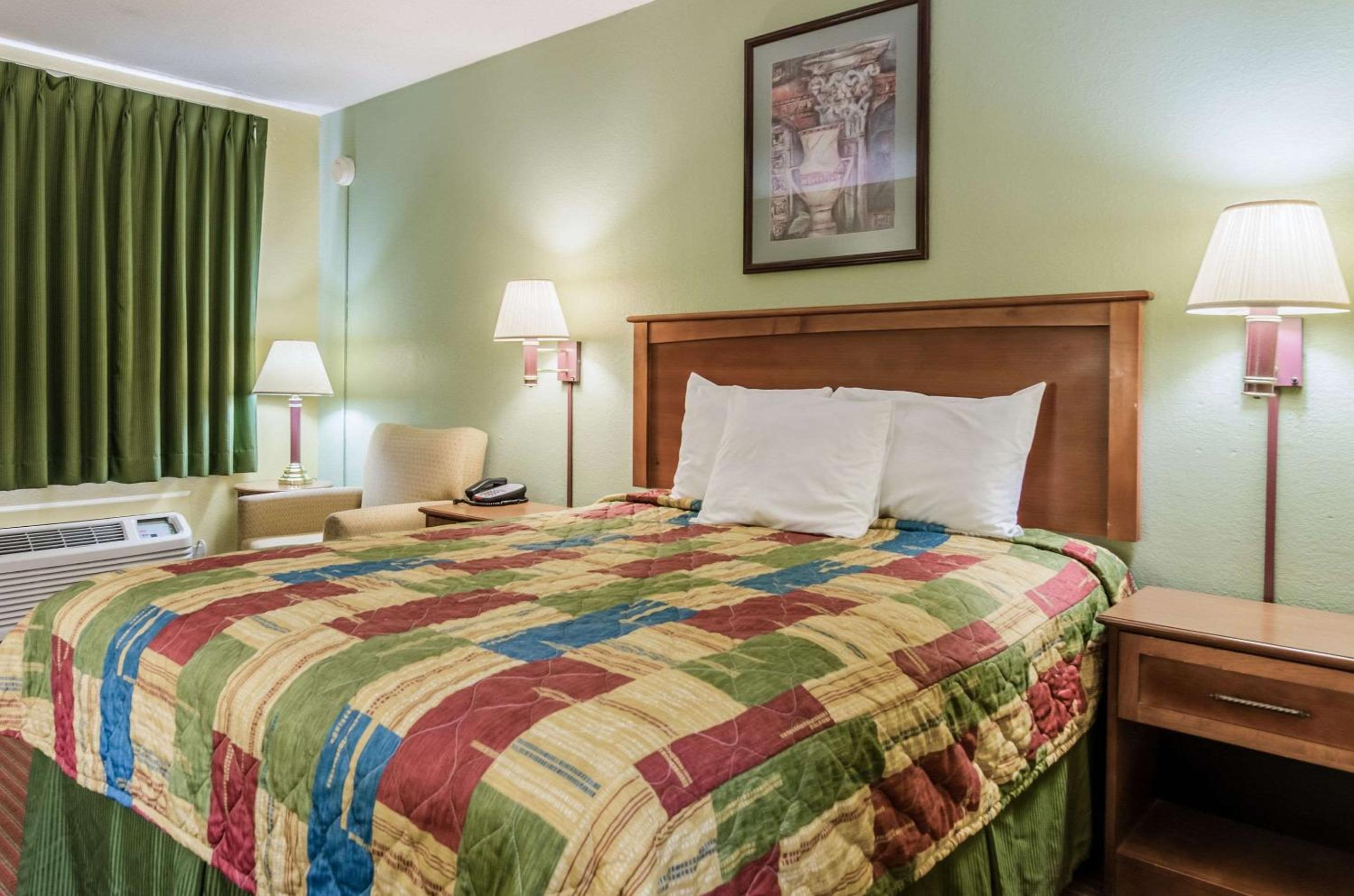 Deluxe Queen Room photo 1