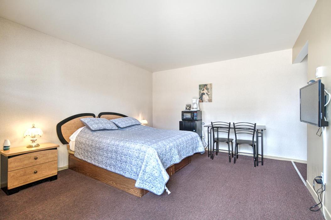 Standard Queen Room photo 2