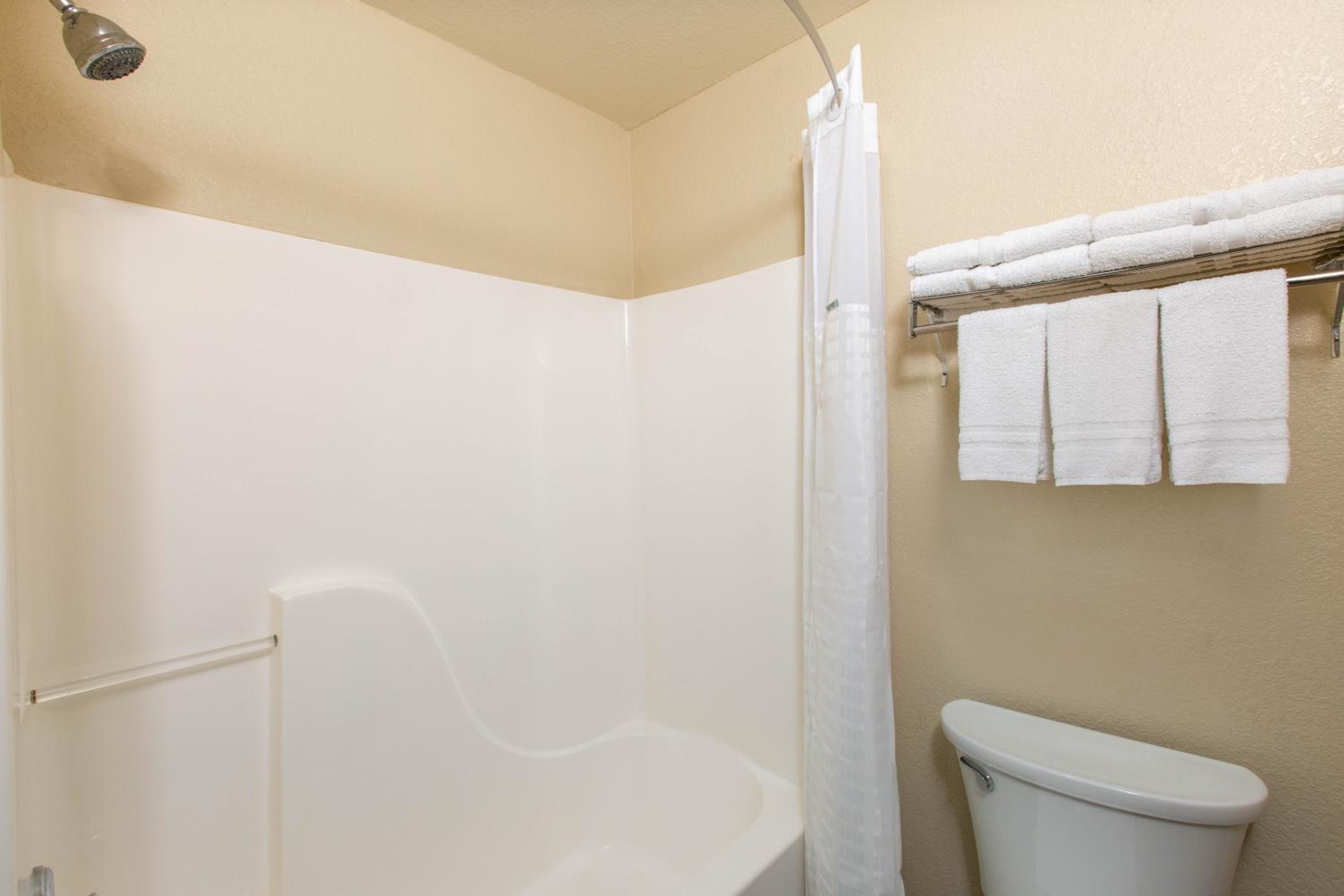 King Room - Non-Smoking - Photo 2