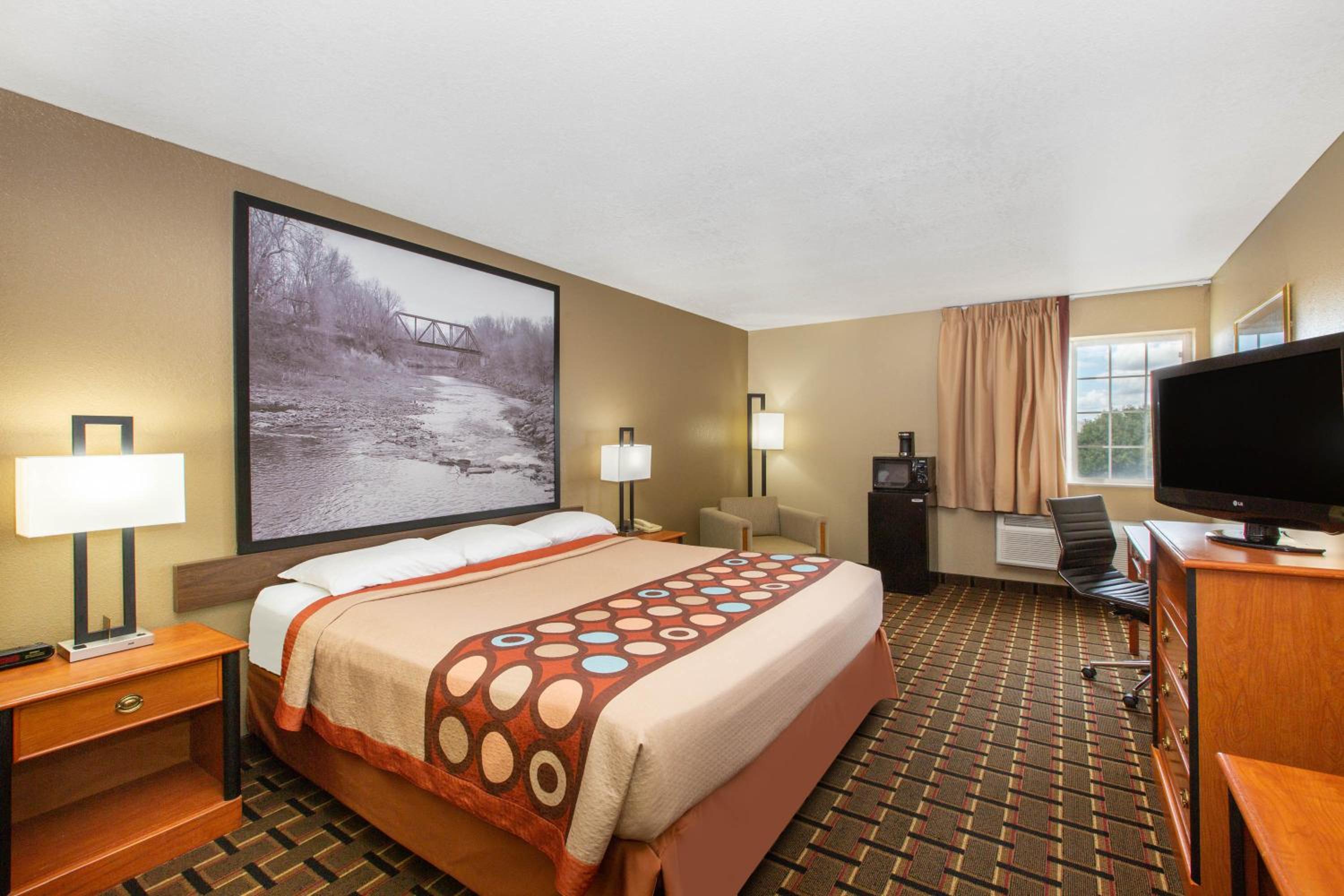 King Room - Non-Smoking - Photo 4