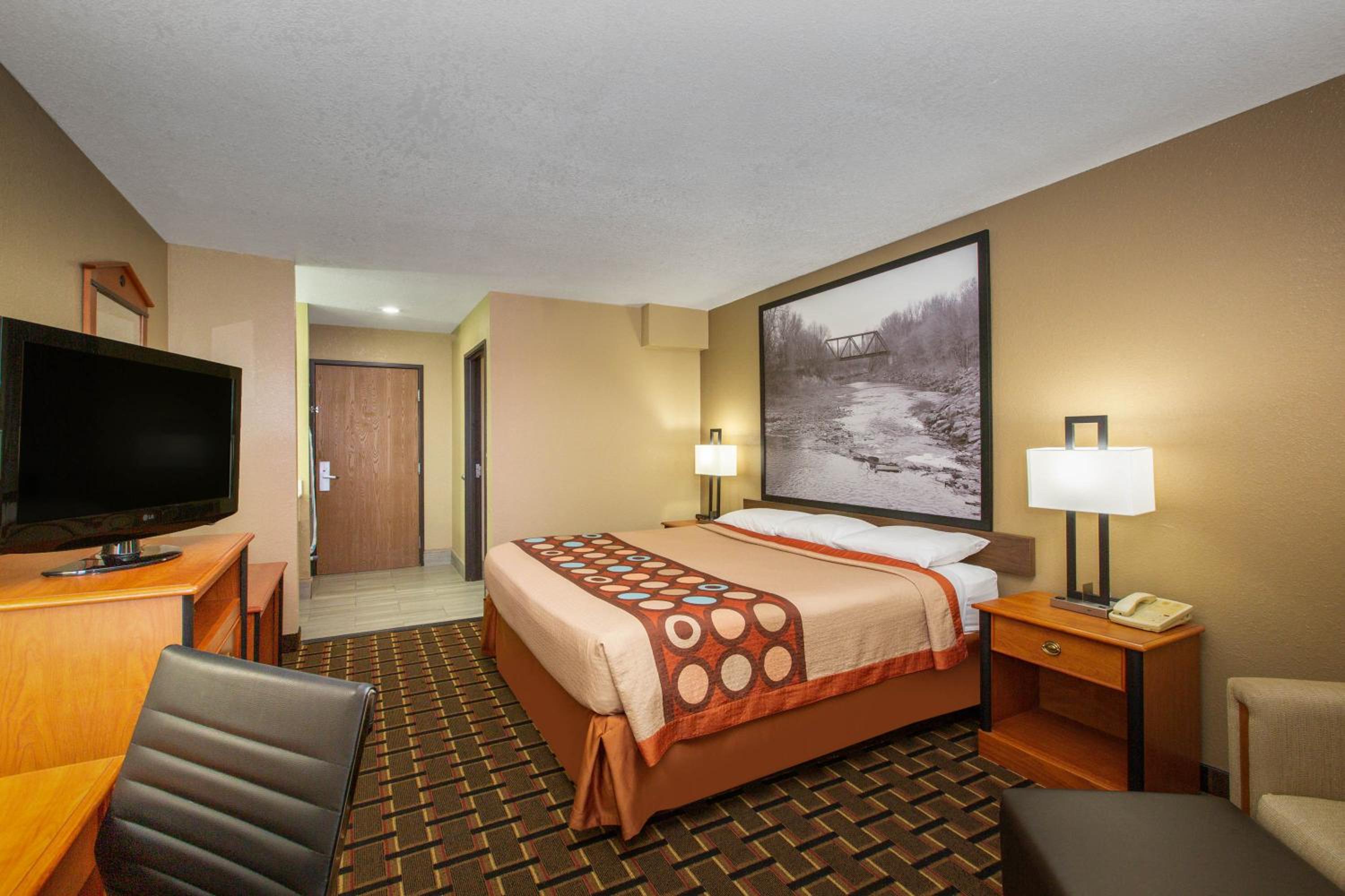 King Room - Non-Smoking - Photo 5