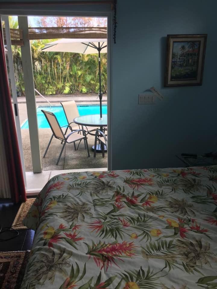 Double Room with Pool View - Photo 7