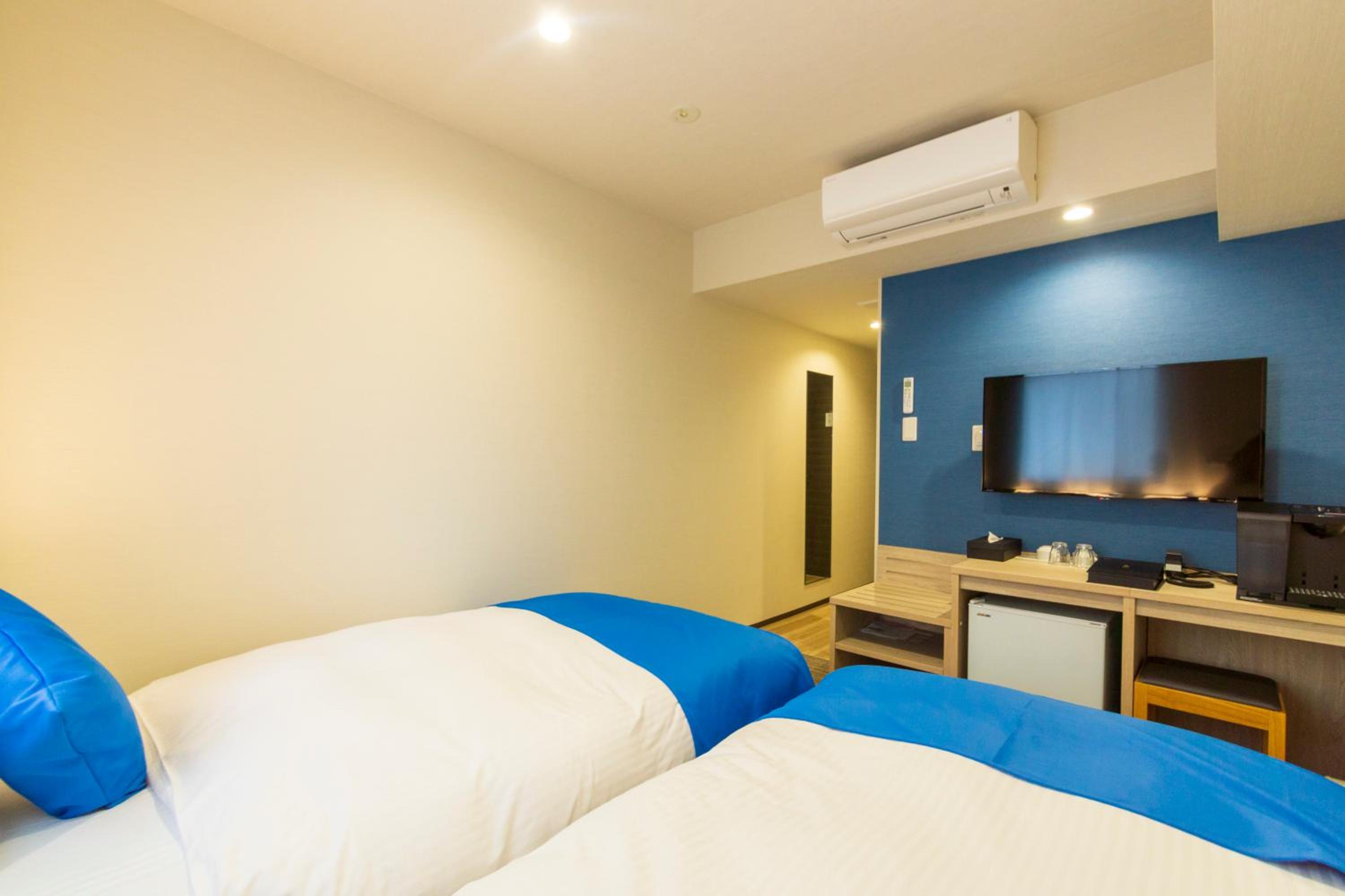 Economy Twin Room photo 3