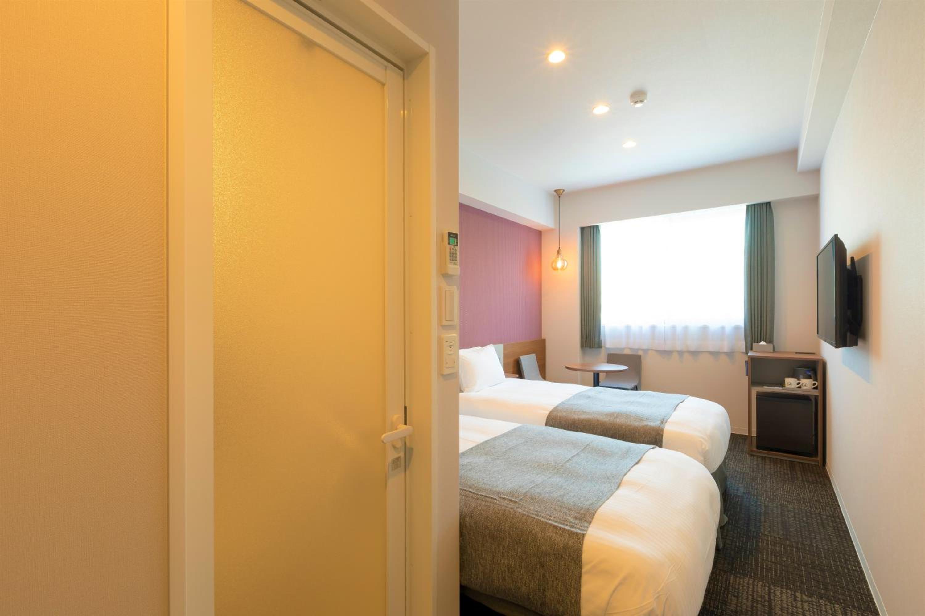 Twin Room with Extra Bed - Photo 9
