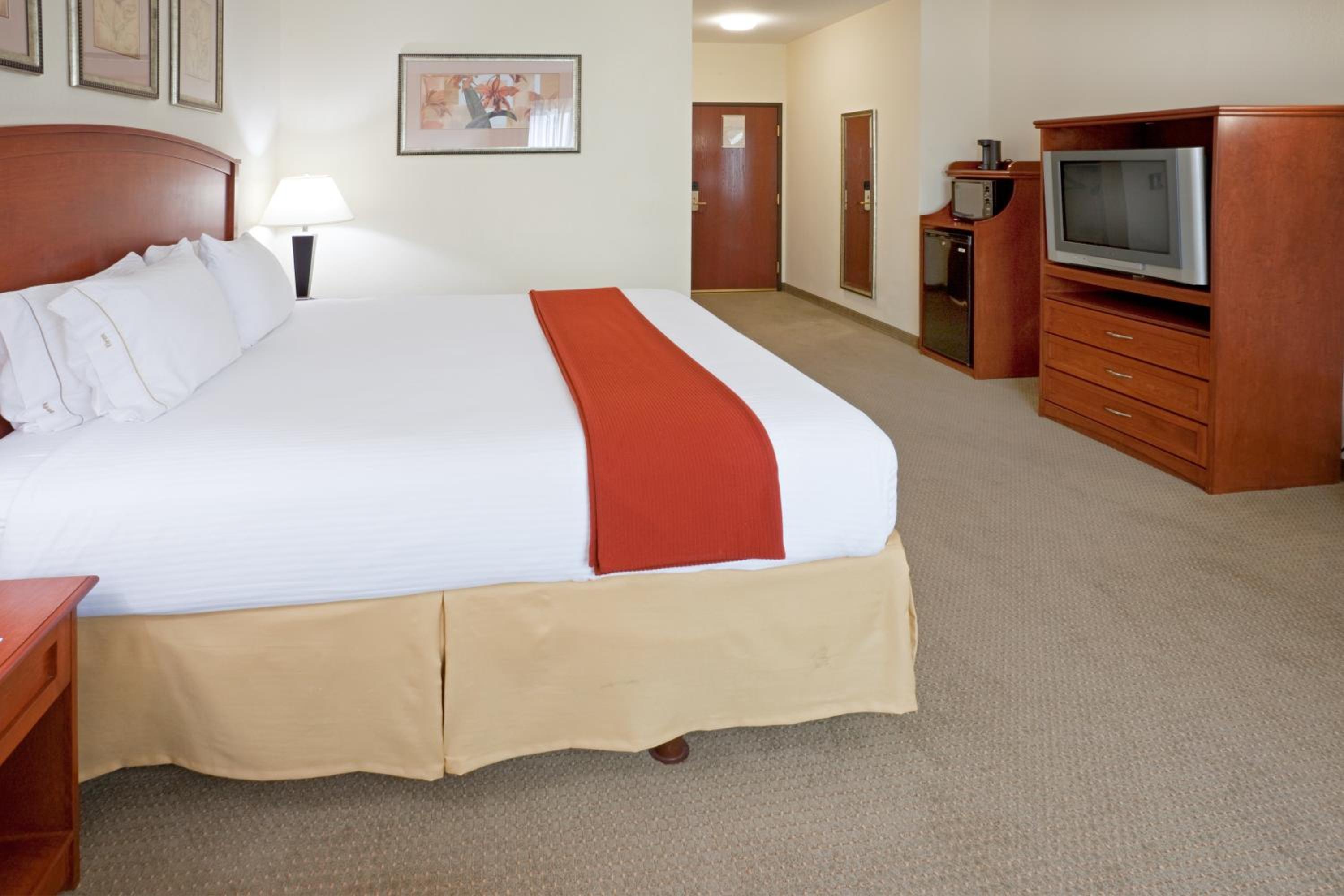 Standard King Room with Accessible Tub - Mobility Access - Photo 1