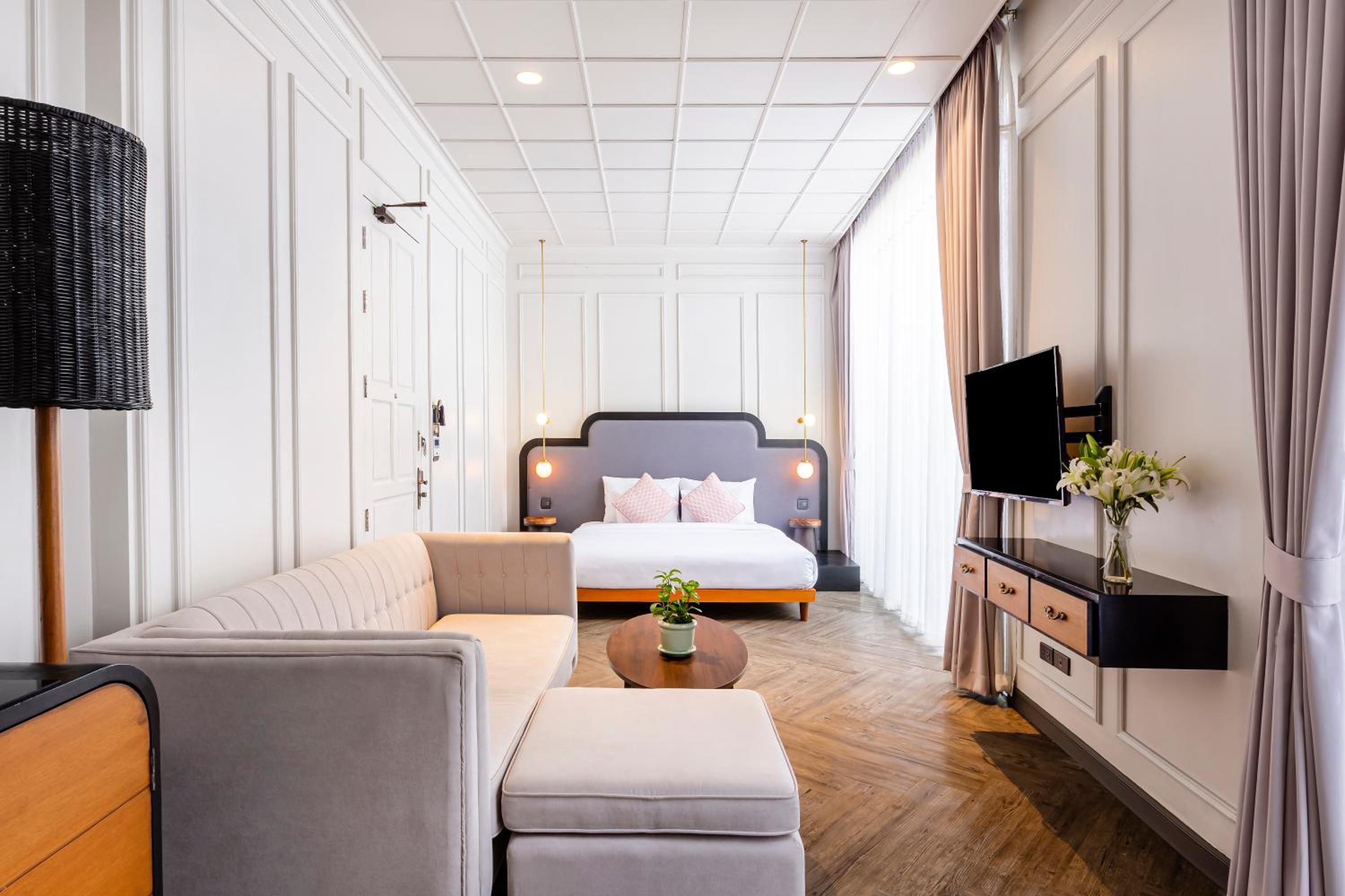 Deluxe Suite - Photo 2
