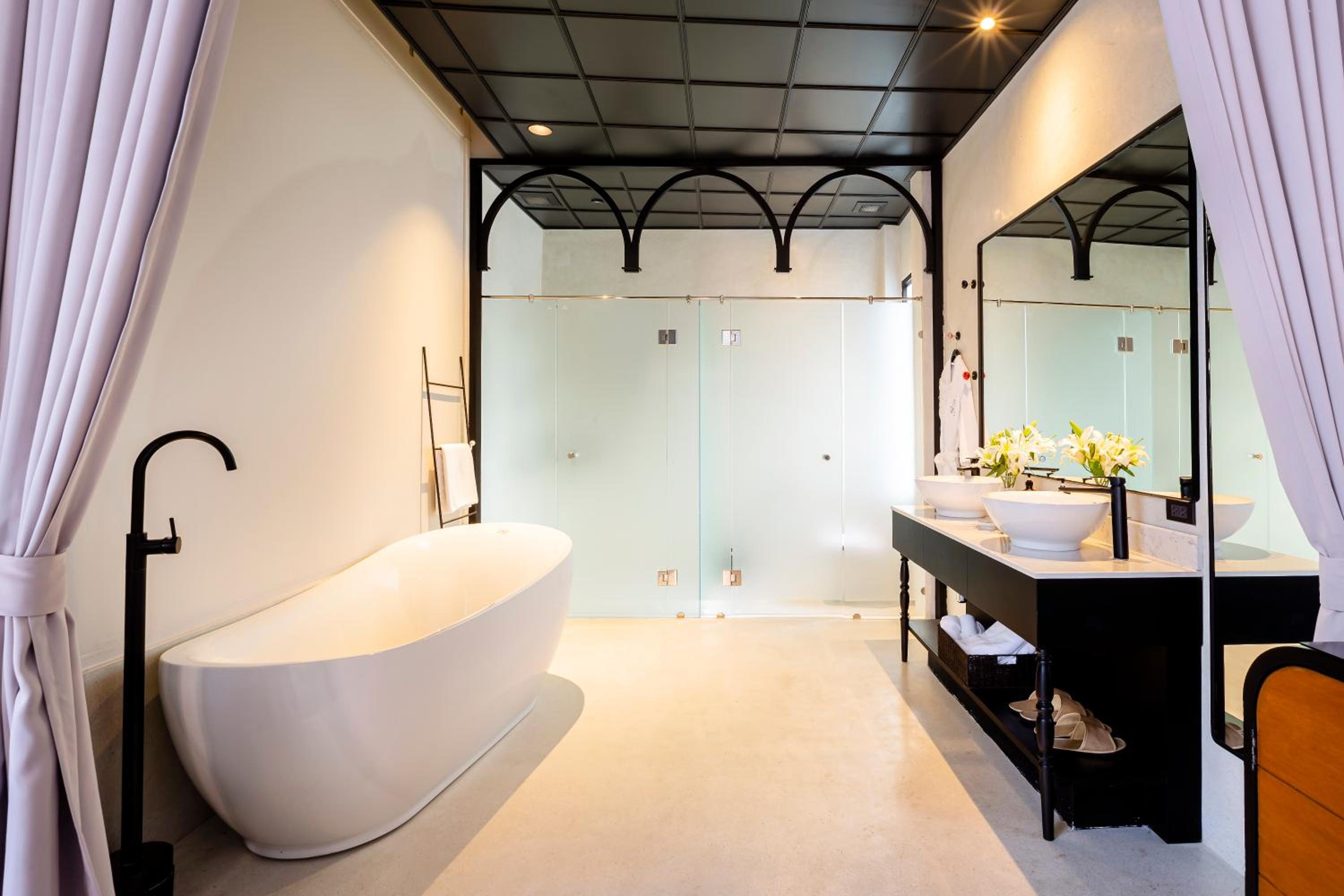 Deluxe Suite - Photo 5