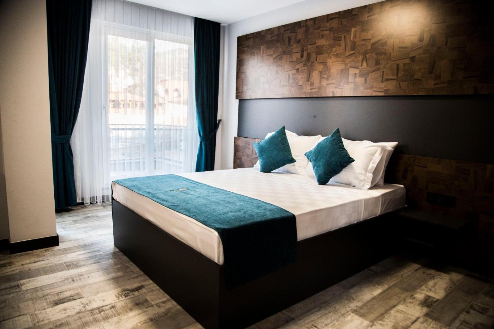 Deluxe King Room - Photo 1