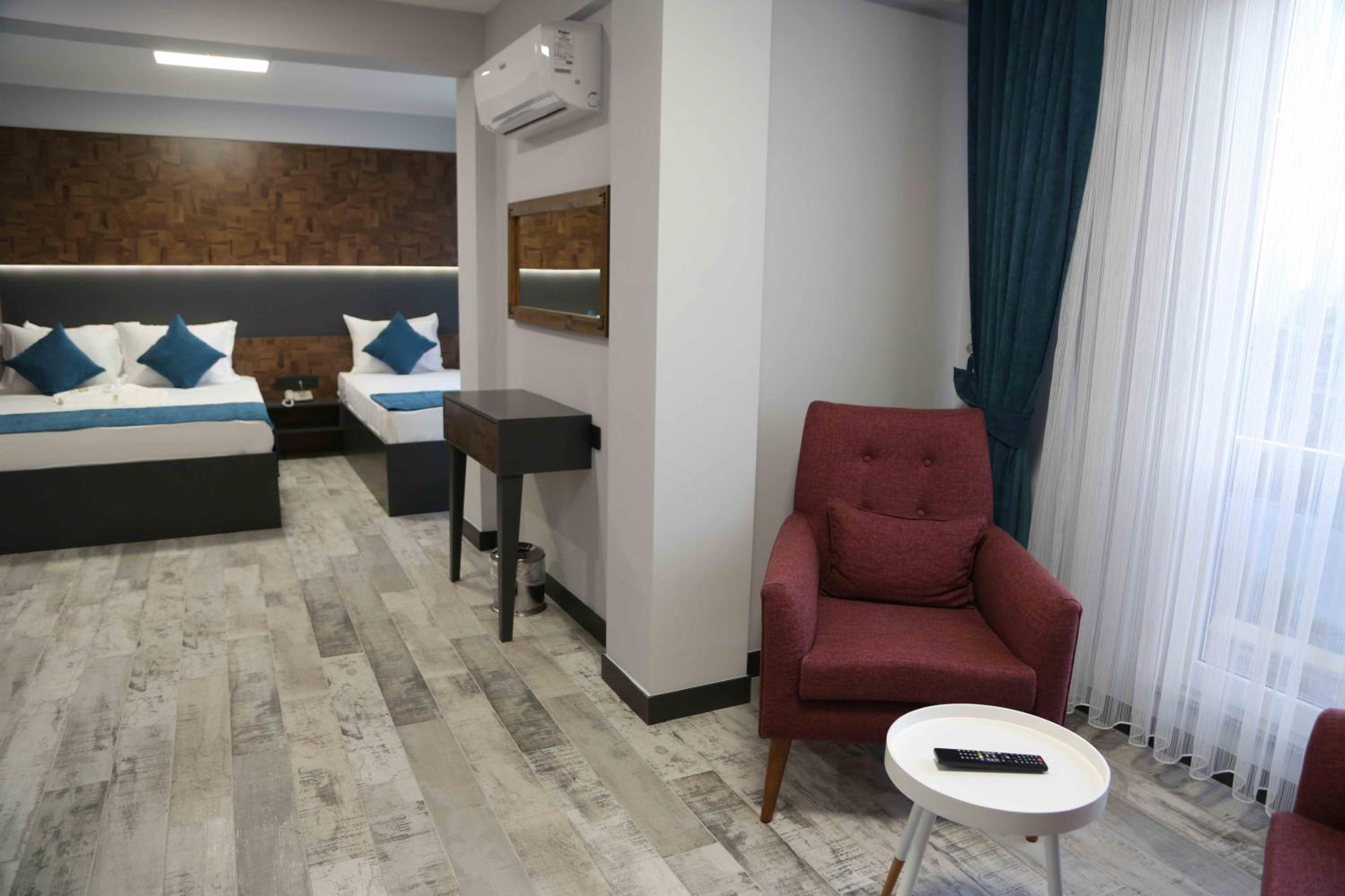 Deluxe King Room - Photo 5
