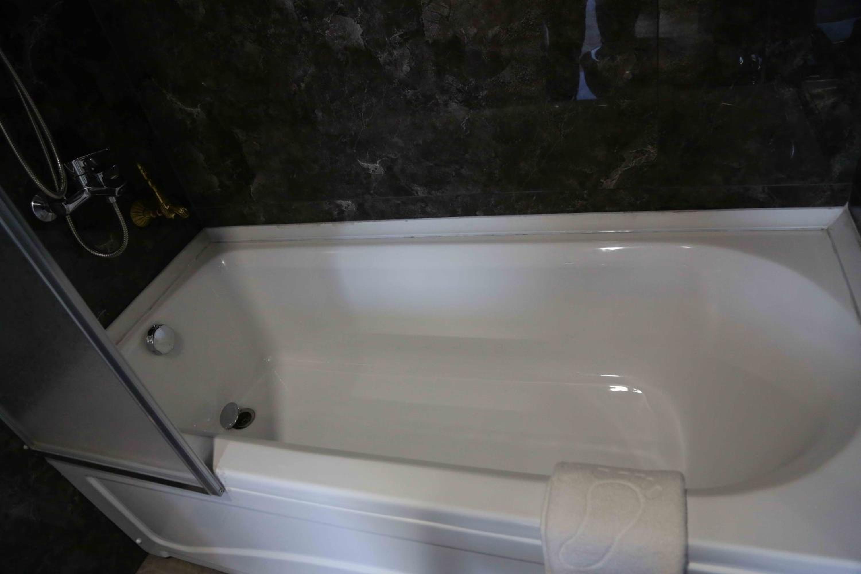 Deluxe King Room - Photo 2