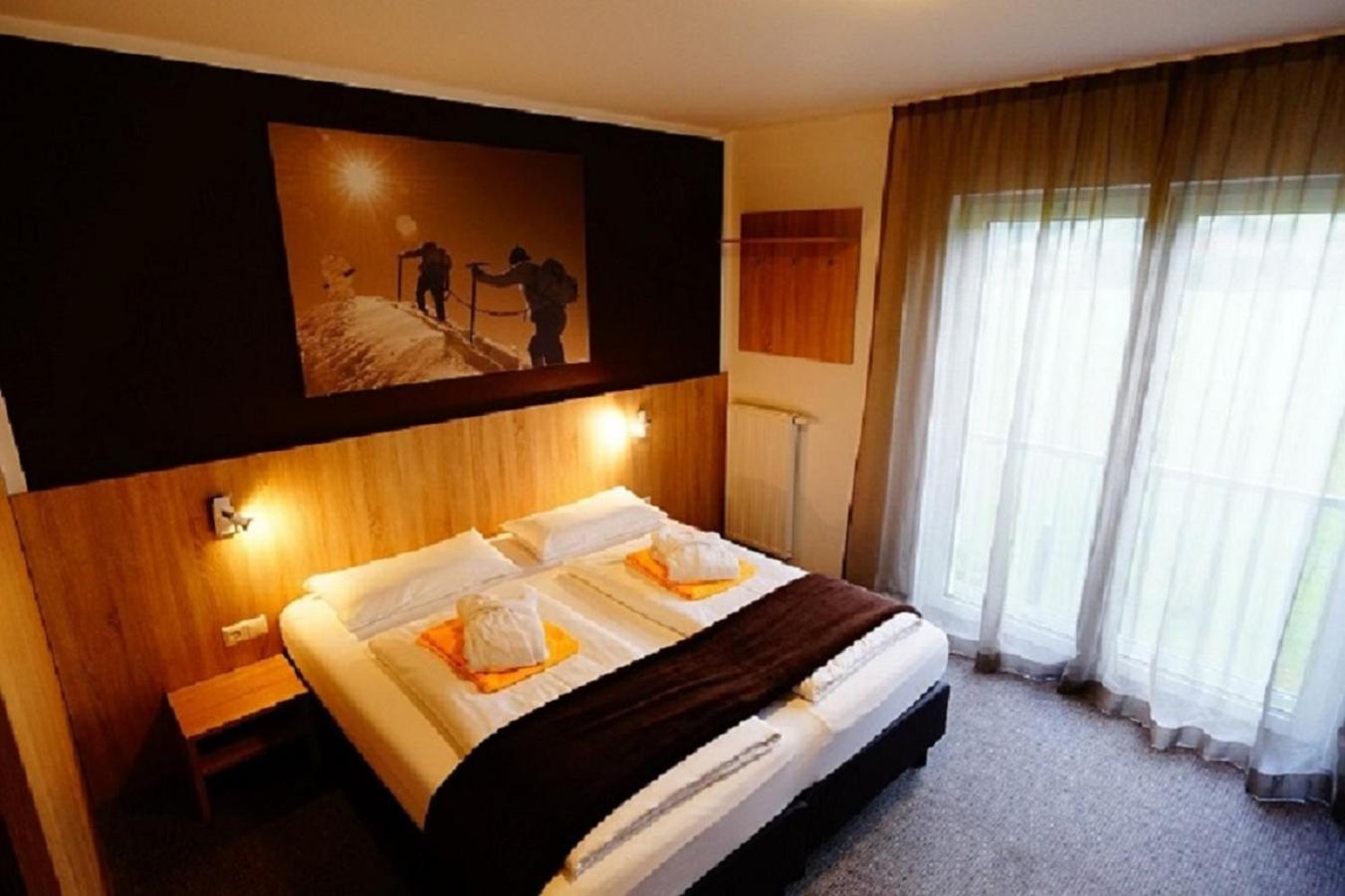 Apartment with Mountain View photo 2