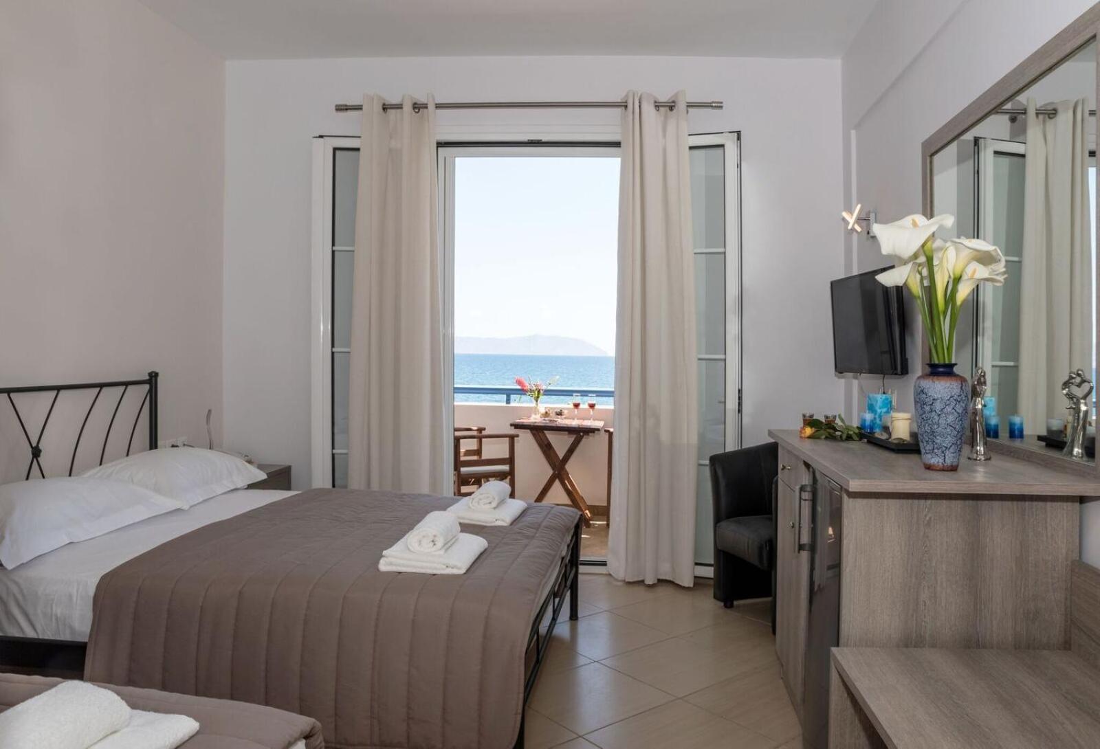 Triple Room with Sea View - Photo 6