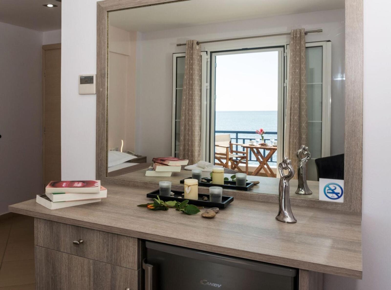 Double Room with Sea View - Photo 3