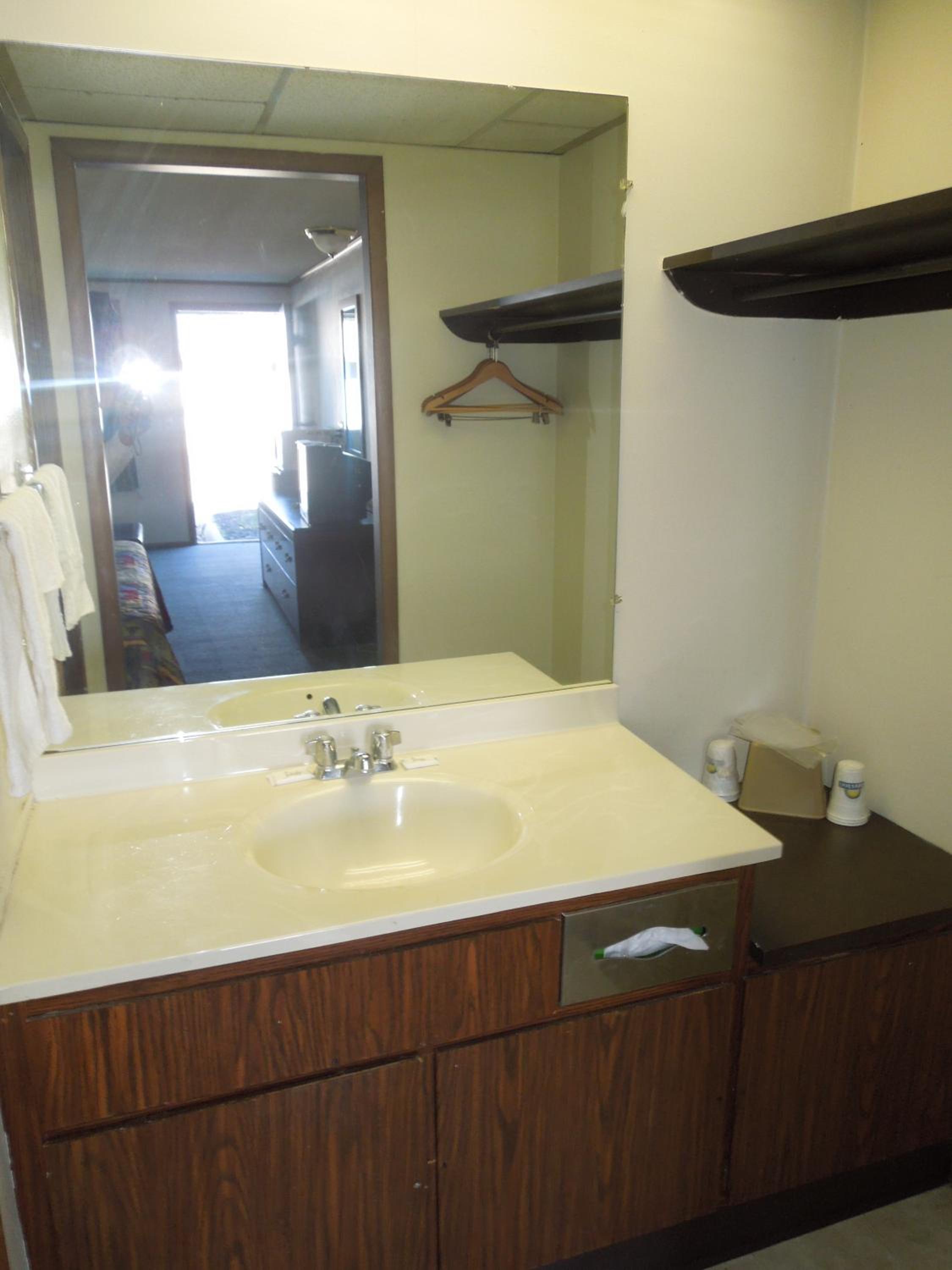 Double Room with Two Double Beds - Photo 2