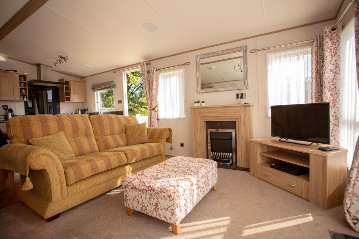 Three-Bedroom Chalet photo 2